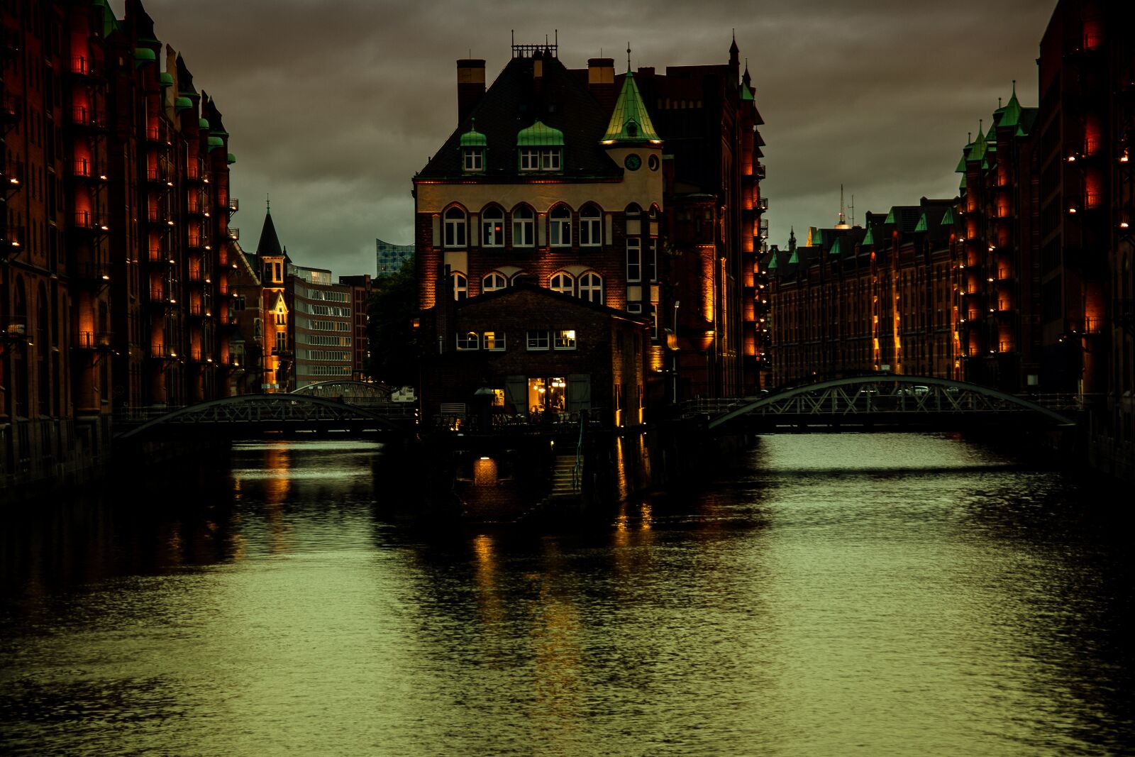 Canon EOS 80D sample photo. Water castle, hamburg, speicherstadt photography