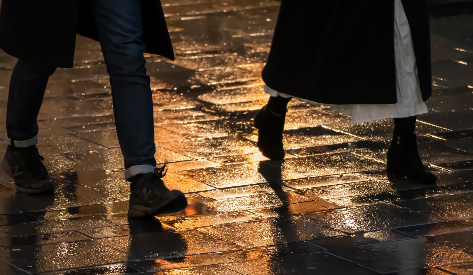 Canon EOS 200D (EOS Rebel SL2 / EOS Kiss X9) sample photo. Rain, sidewalk, patch photography
