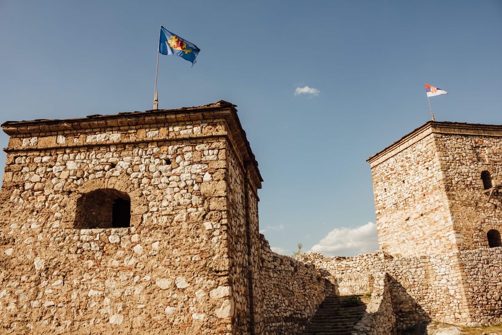 Canon EF-S 18-55mm F3.5-5.6 IS sample photo. Medieval, fortification, flag, tower photography