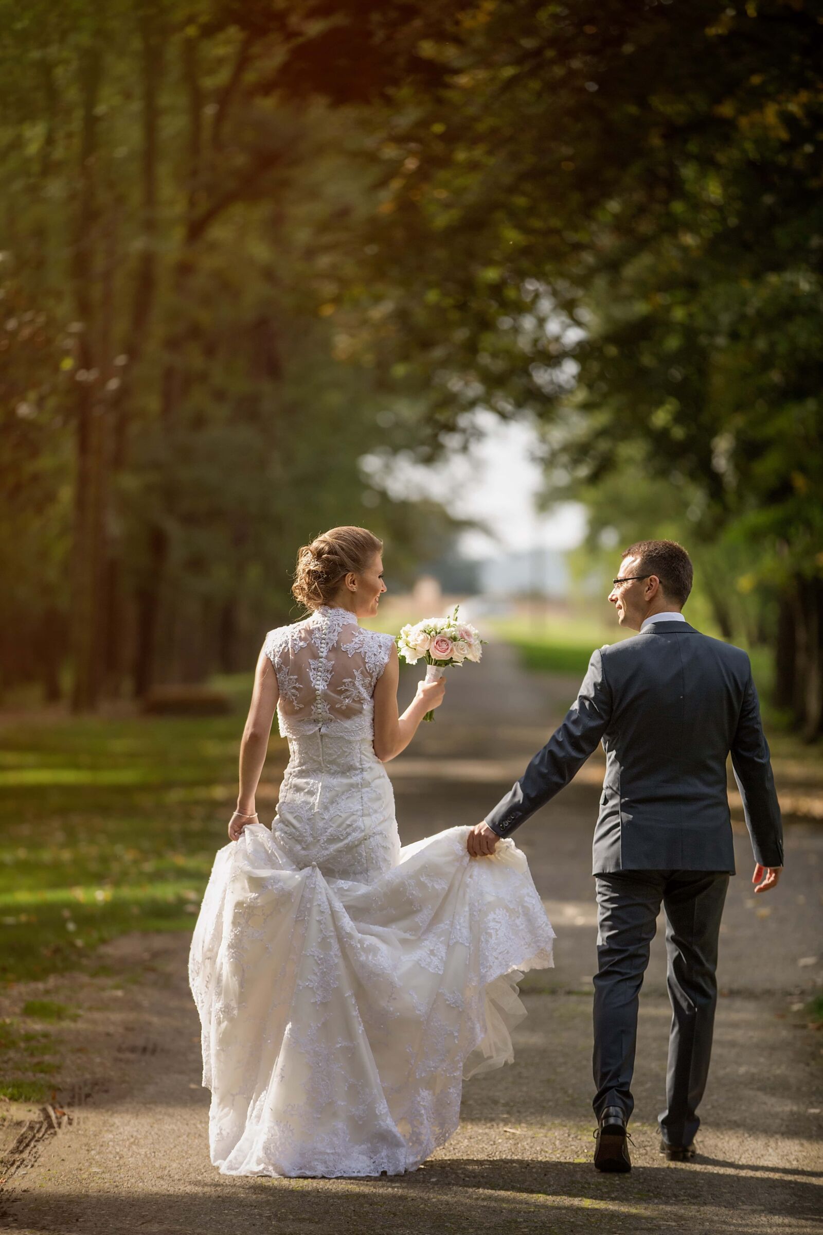 Canon EF 70-200mm F2.8L IS II USM sample photo. Walking, smiling, newlyweds, man photography