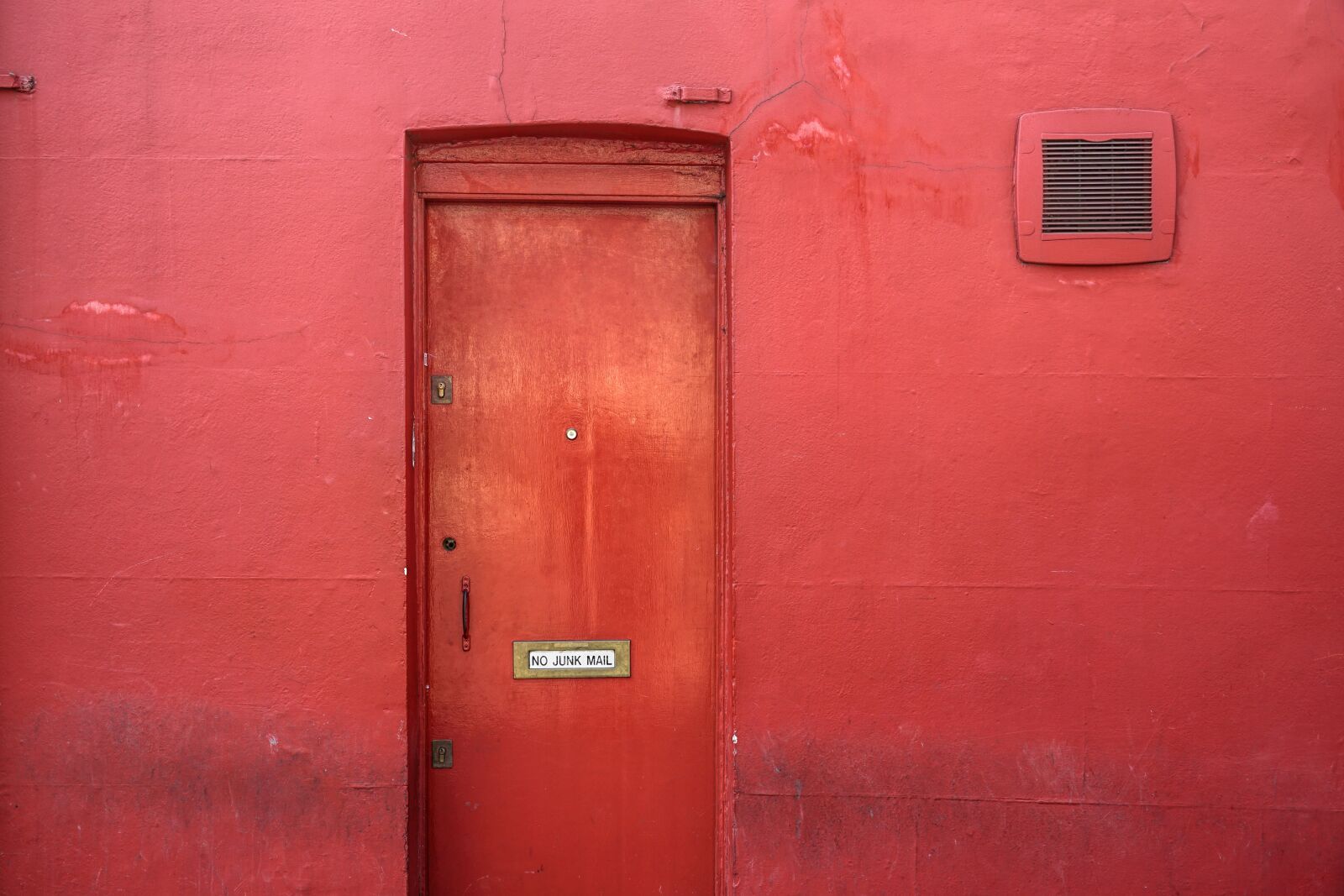 Sony a7 II + Sony FE 24-240mm F3.5-6.3 OSS sample photo. Door, wall, red photography