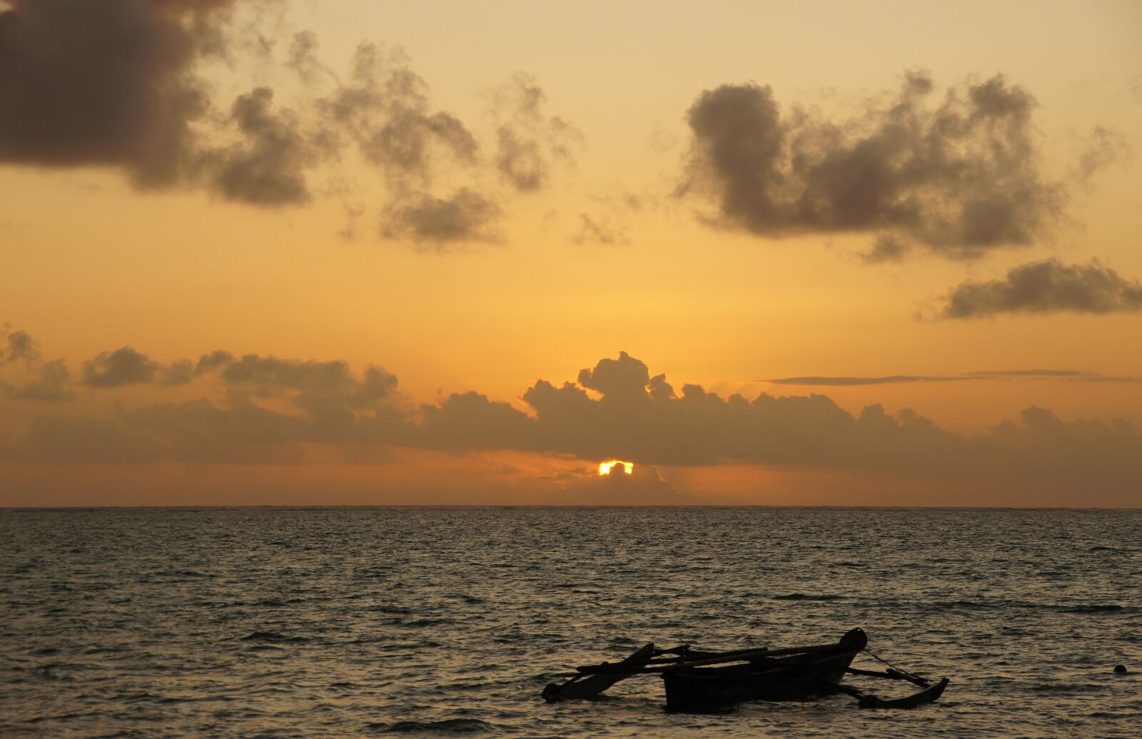 Sony SLT-A33 sample photo. Sunrise, zanzibar, sea photography