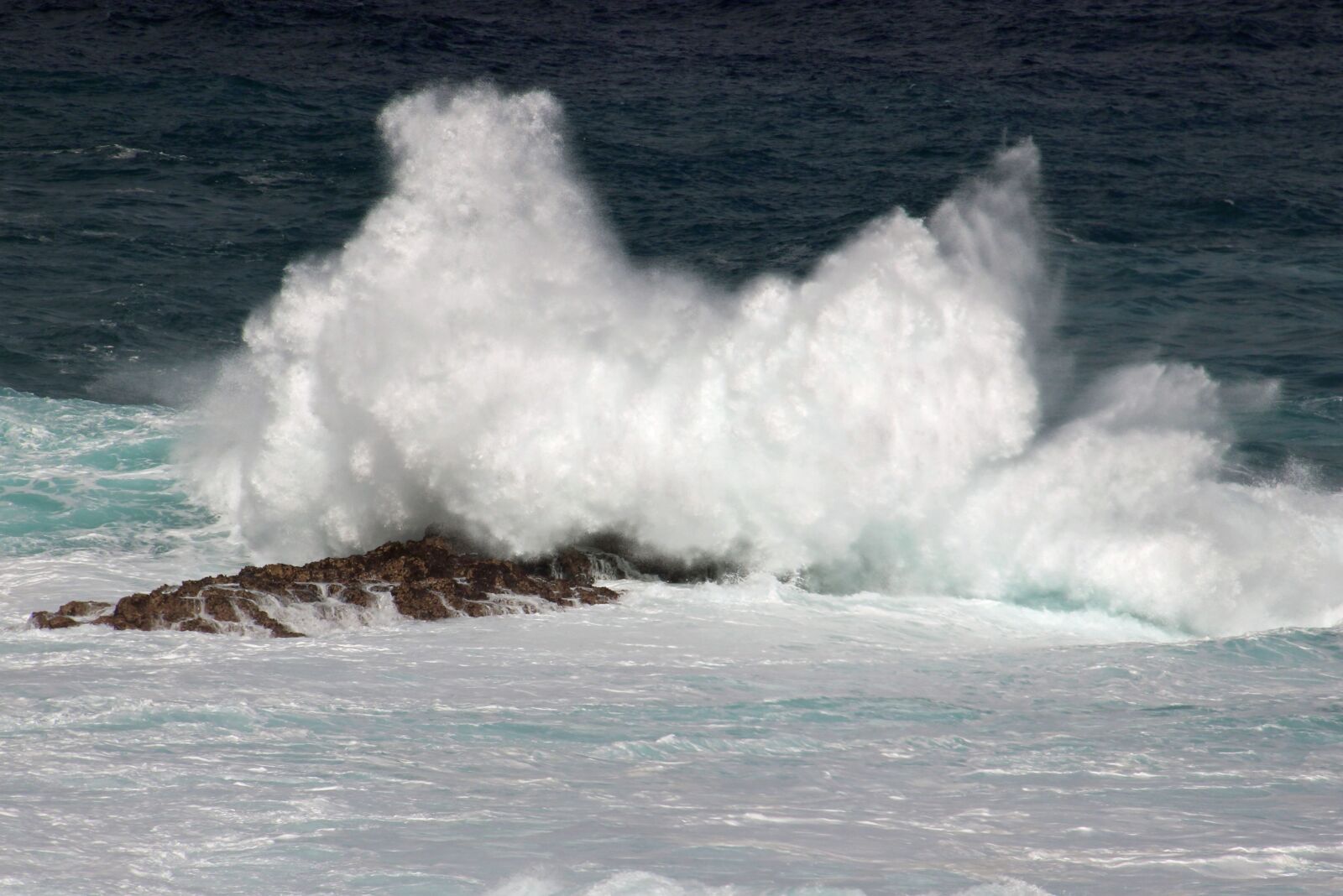 Canon EOS 600D (Rebel EOS T3i / EOS Kiss X5) sample photo. Surf, waters, ocean photography