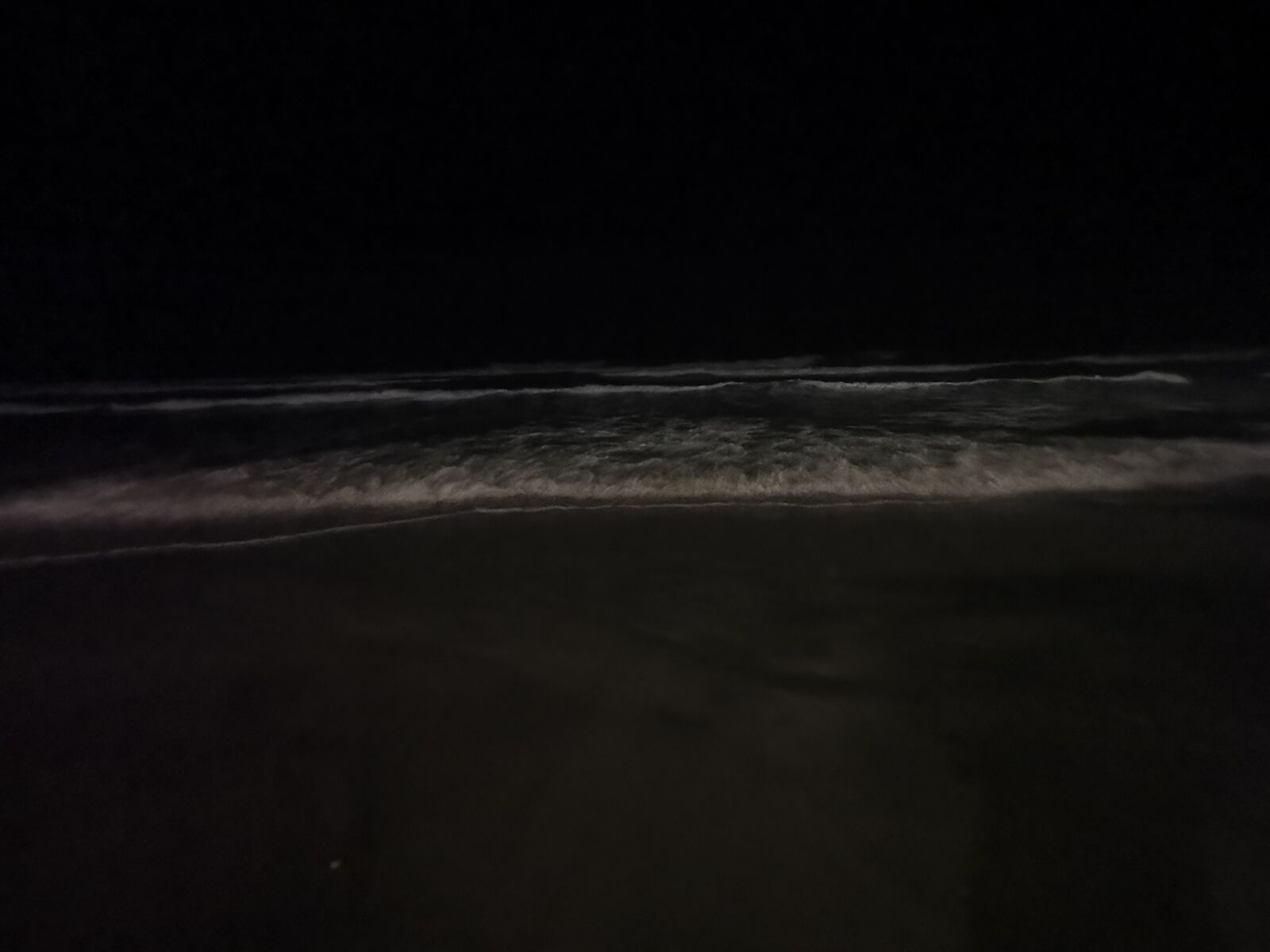 HUAWEI Mate 20 Pro sample photo. Night, beach, waves photography