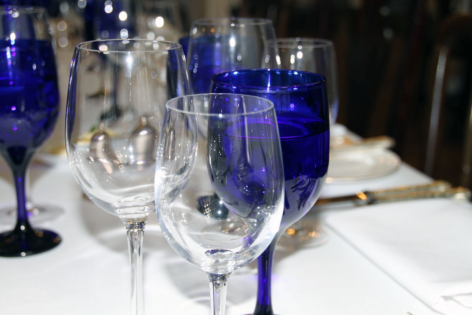 Canon EOS 7D sample photo. Glasses, wine, restaurant photography