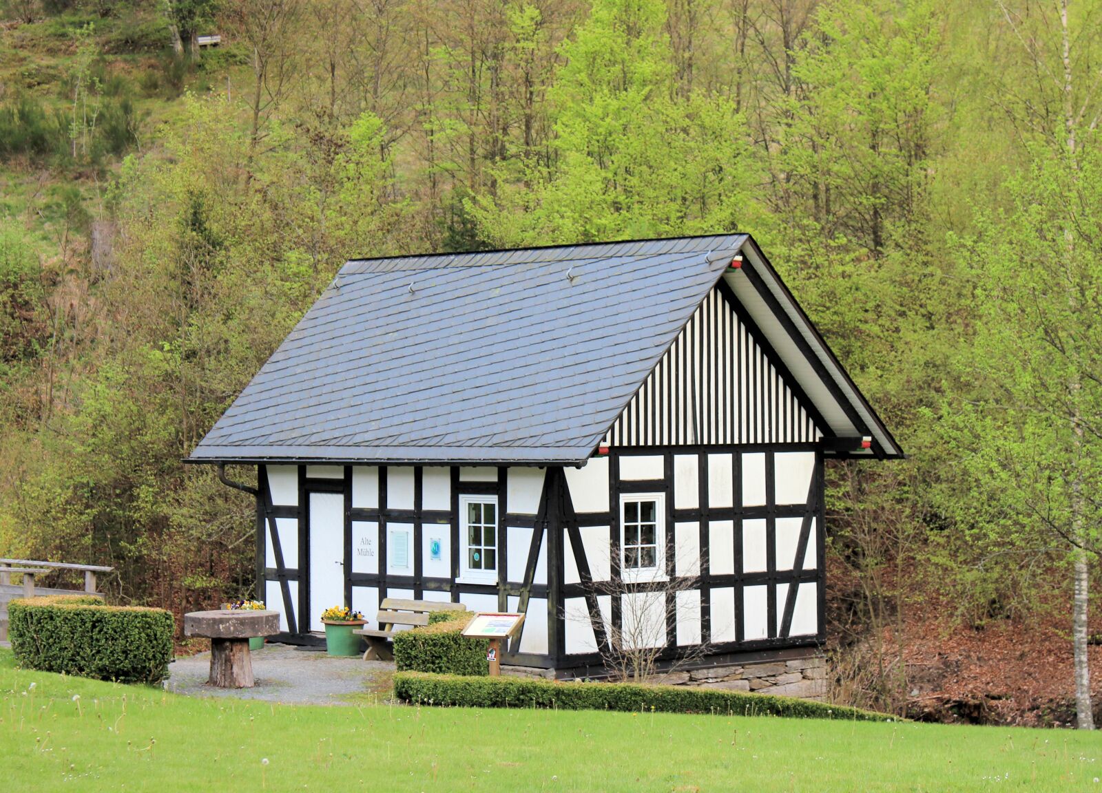 Canon EOS 600D (Rebel EOS T3i / EOS Kiss X5) sample photo. Bottrop germany, rothaargebirge, fachwerkhaus photography