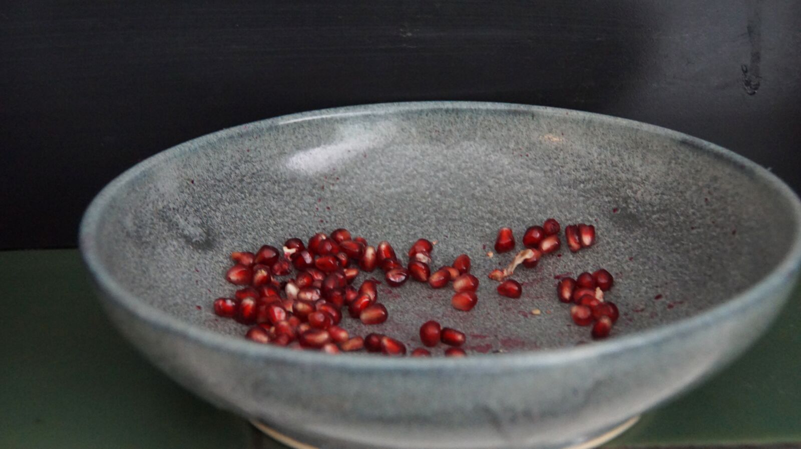 DT 18-270mm F3.5-6.3 SSM sample photo. Pomegranate, cores, shell photography