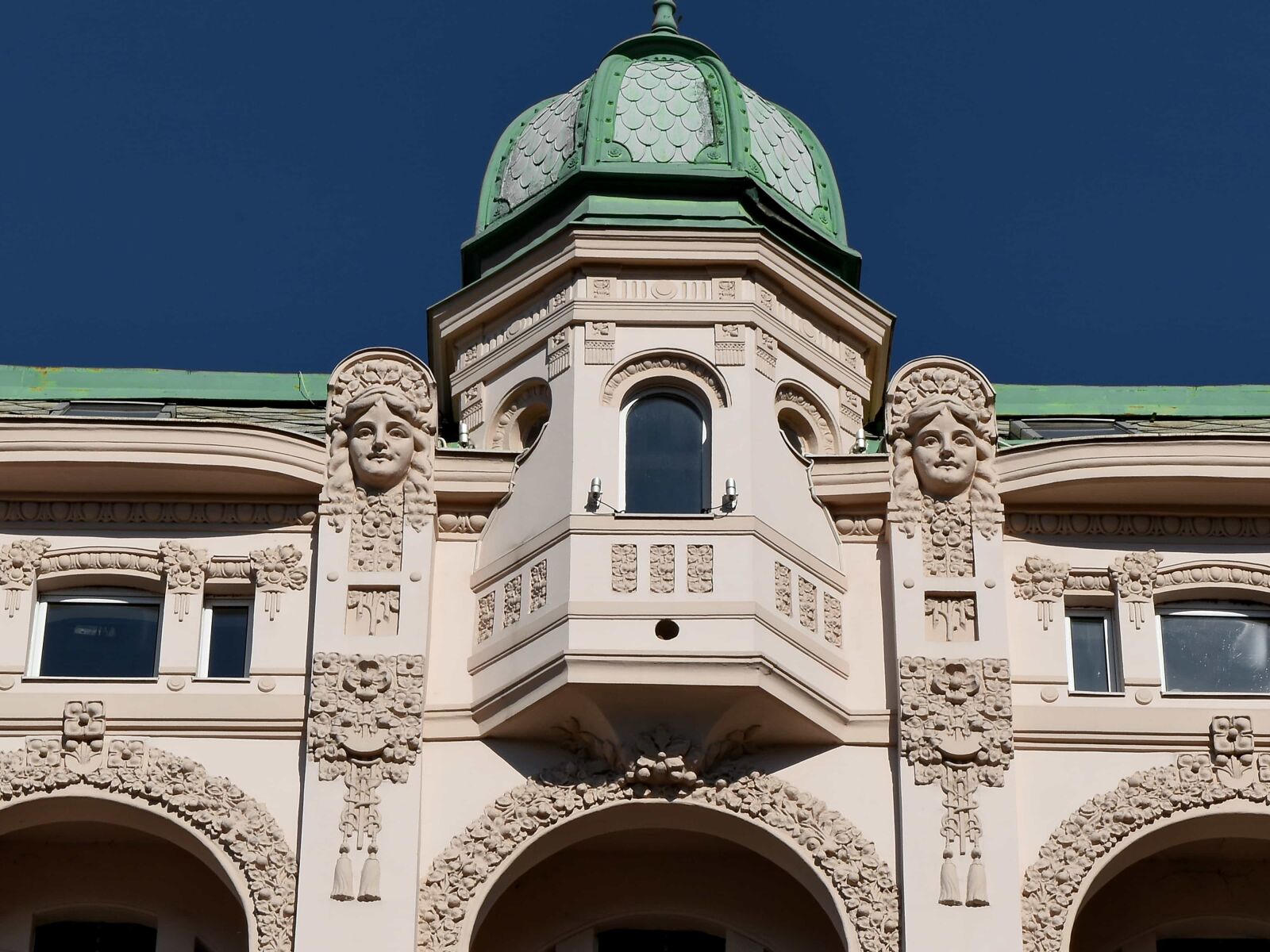 Nikon D5500 sample photo. Baroque, capital city, facade photography