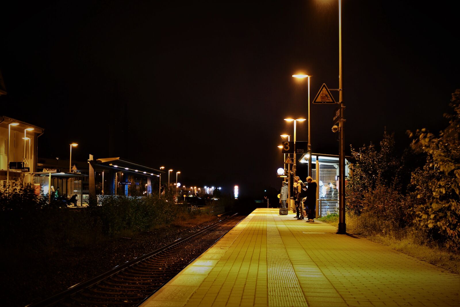 Canon EF-S 35mm F2.8 Macro IS STM sample photo. Railway station, night, lighting photography