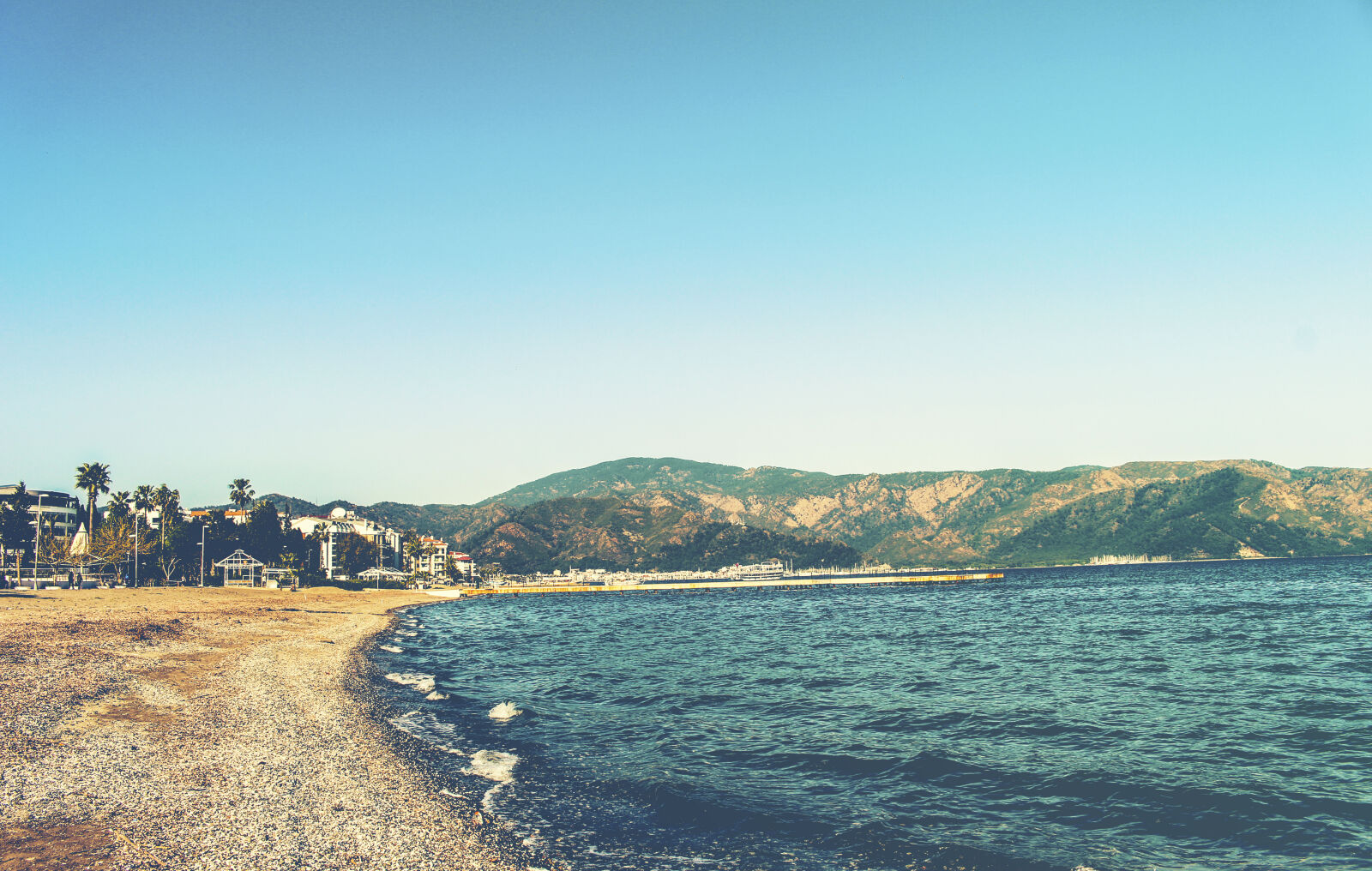 Canon EOS 700D (EOS Rebel T5i / EOS Kiss X7i) sample photo. Beach, coast, daylight, island photography