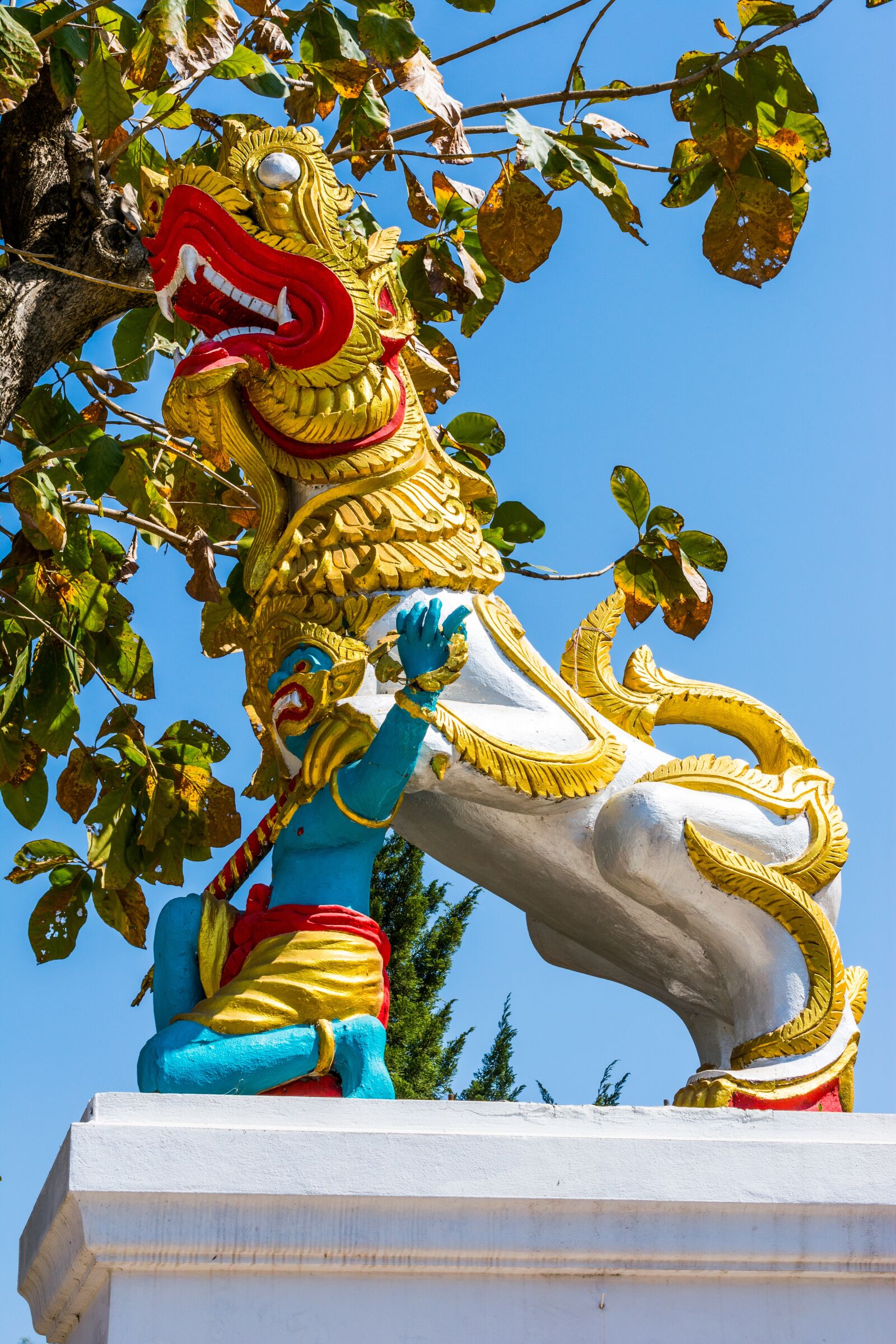 Nikon D5200 sample photo. Mythical creatures, lion, temple photography