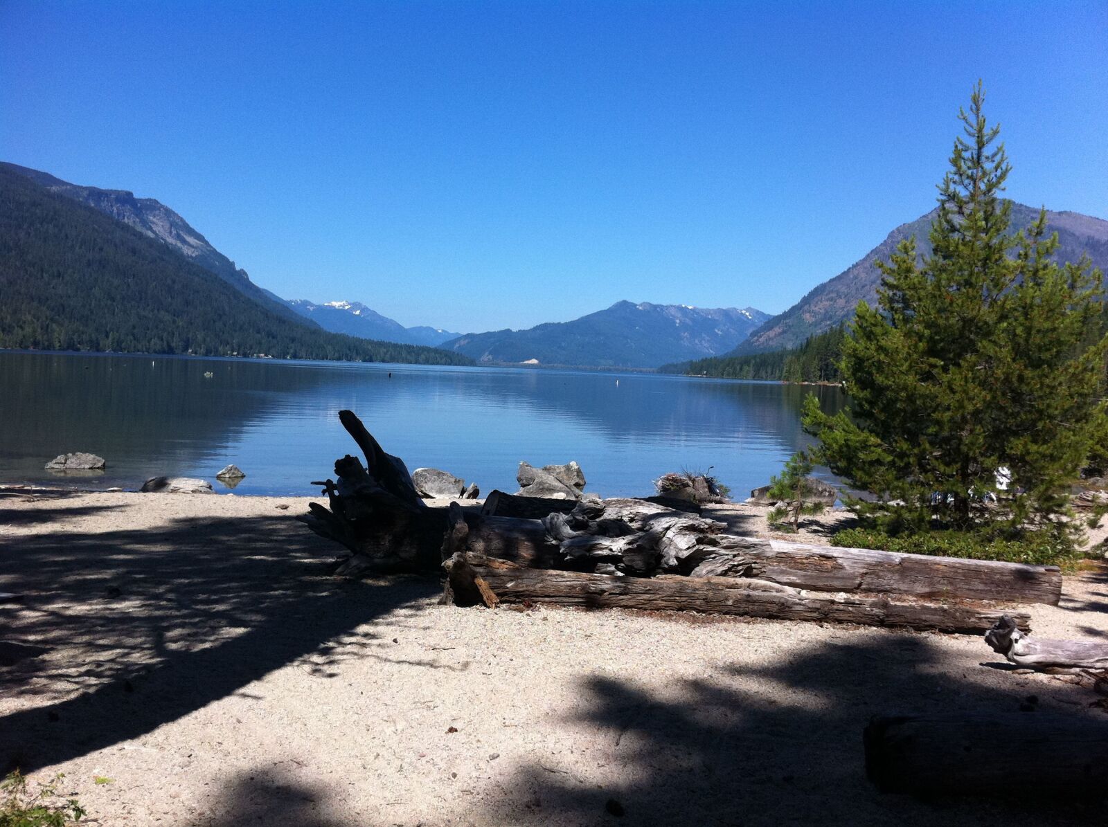 Apple iPhone 4 sample photo. Lake, camping, nature photography
