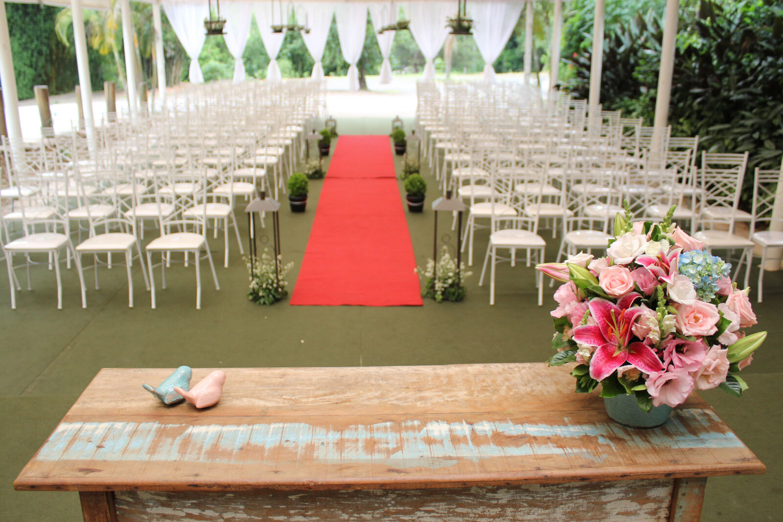 Canon EOS 550D (EOS Rebel T2i / EOS Kiss X4) sample photo. Artificial, flowers, beach, wedding photography