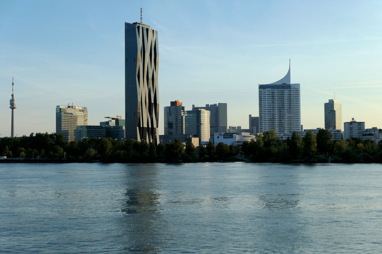 Panasonic Lumix DMC-LX10 (Lumix DMC-LX15) sample photo. Skyline, skyscrapers, architecture photography