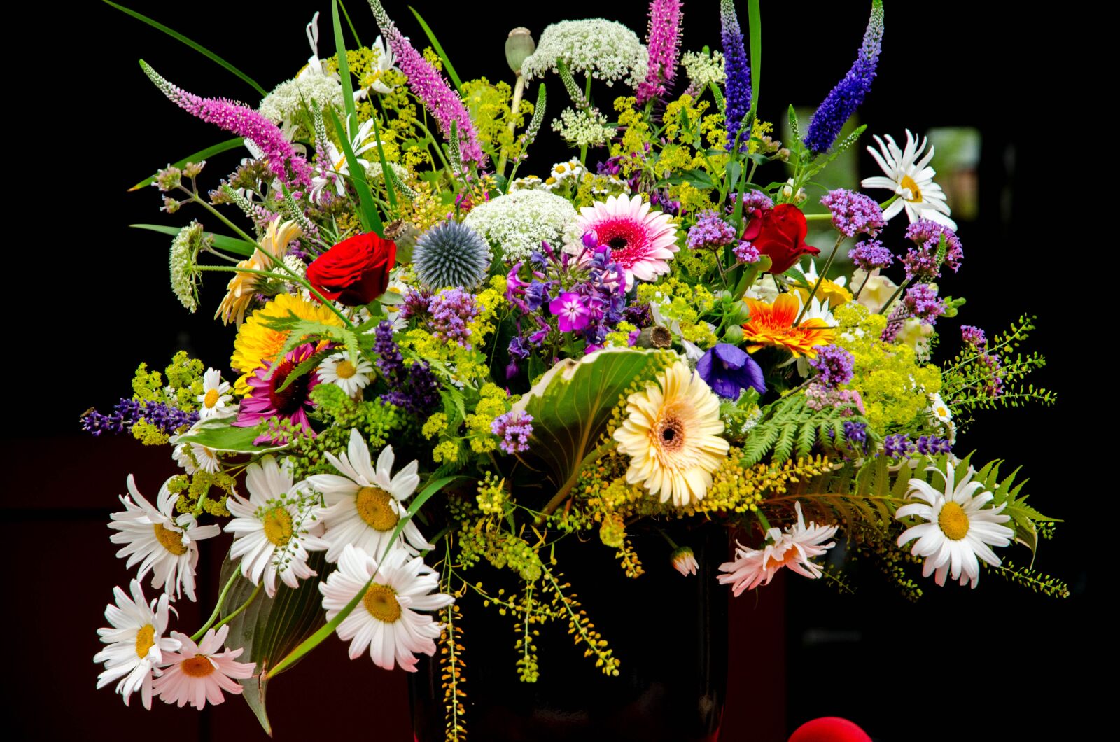 Nikon D7000 sample photo. Flowers, altar arrangement, altar photography