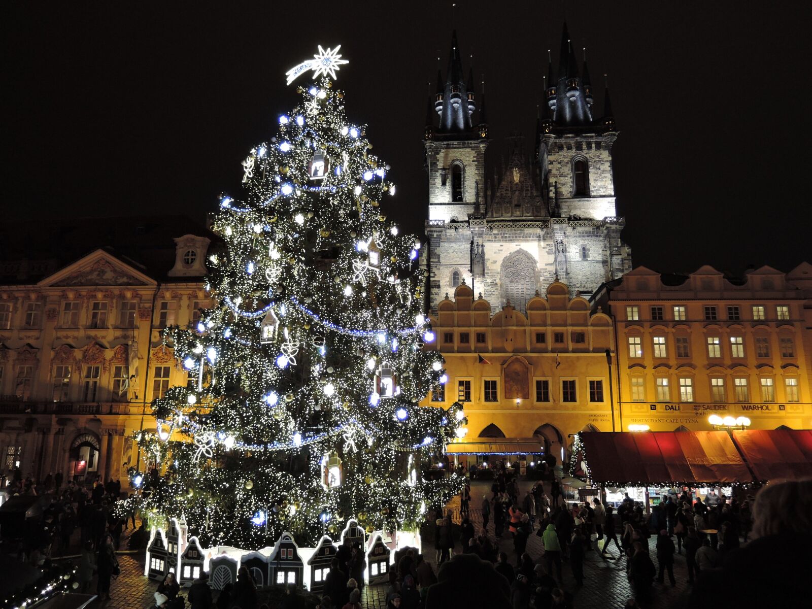 Nikon Coolpix P340 sample photo. Prague, christmas, tree photography