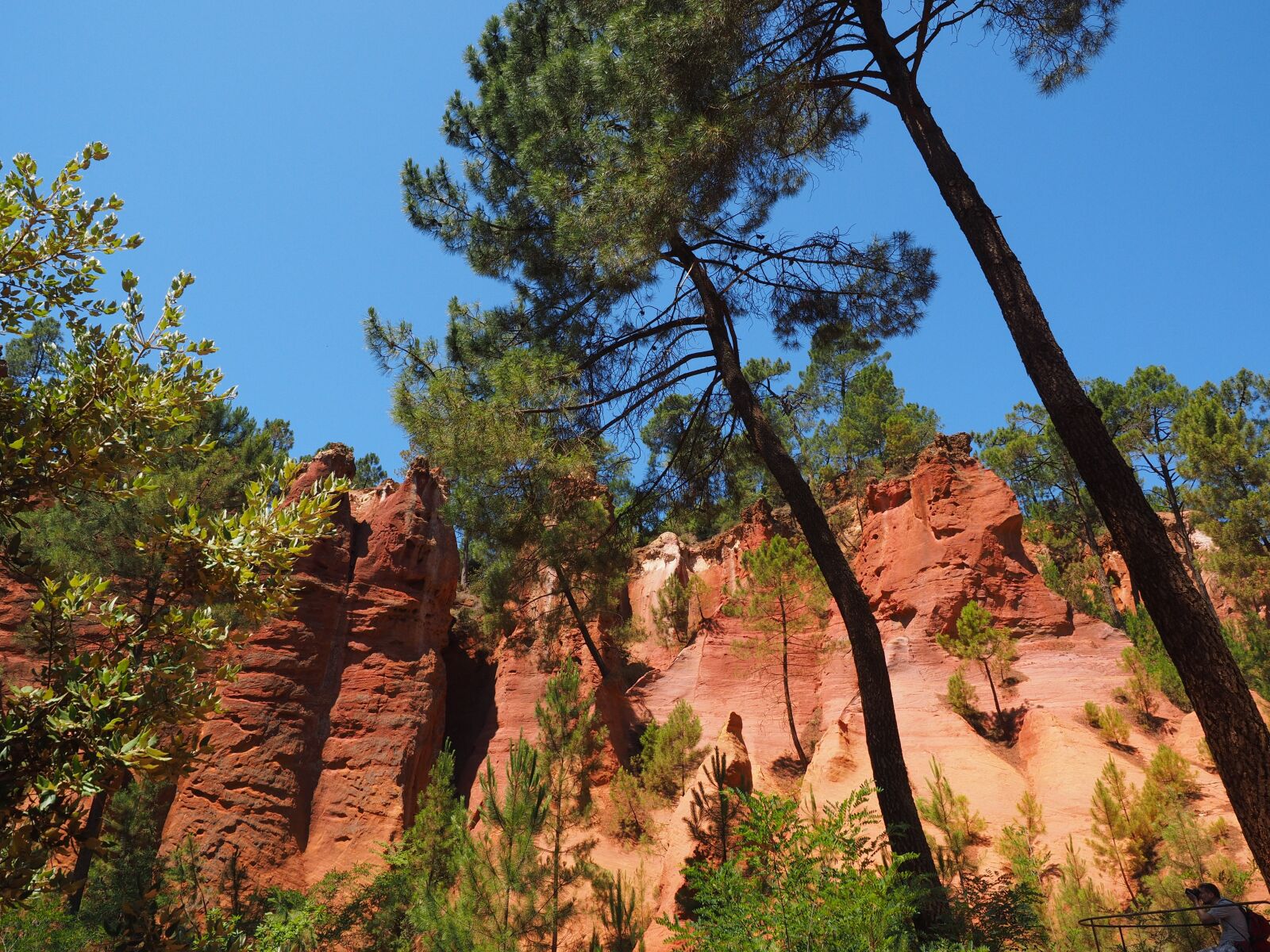 Olympus OM-D E-M1 + Olympus M.Zuiko Digital ED 12-40mm F2.8 Pro sample photo. Ocher rocks, ocher, ocher photography