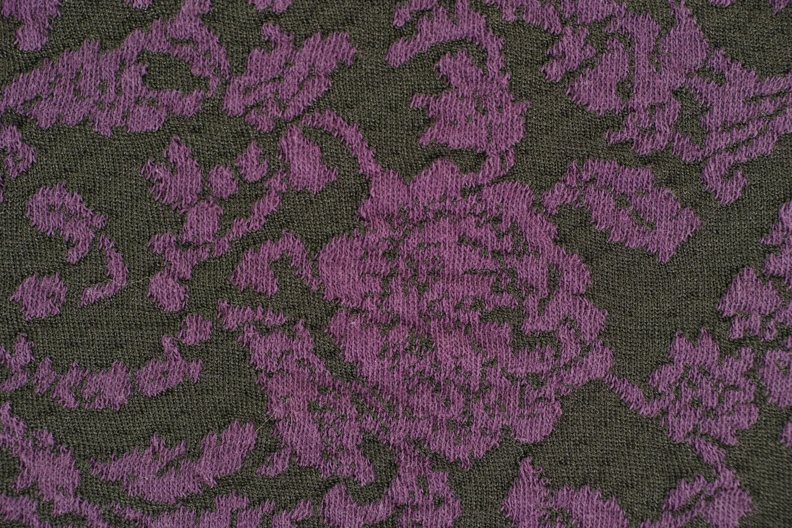 Sigma dp3 Quattro sample photo. Purple, black, red photography