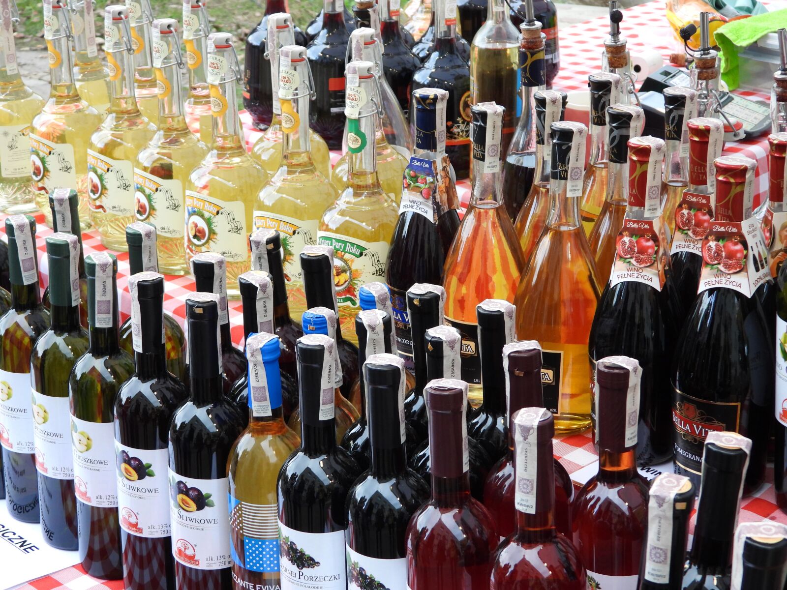 Nikon Coolpix P1000 sample photo. Holiday wine and honey photography