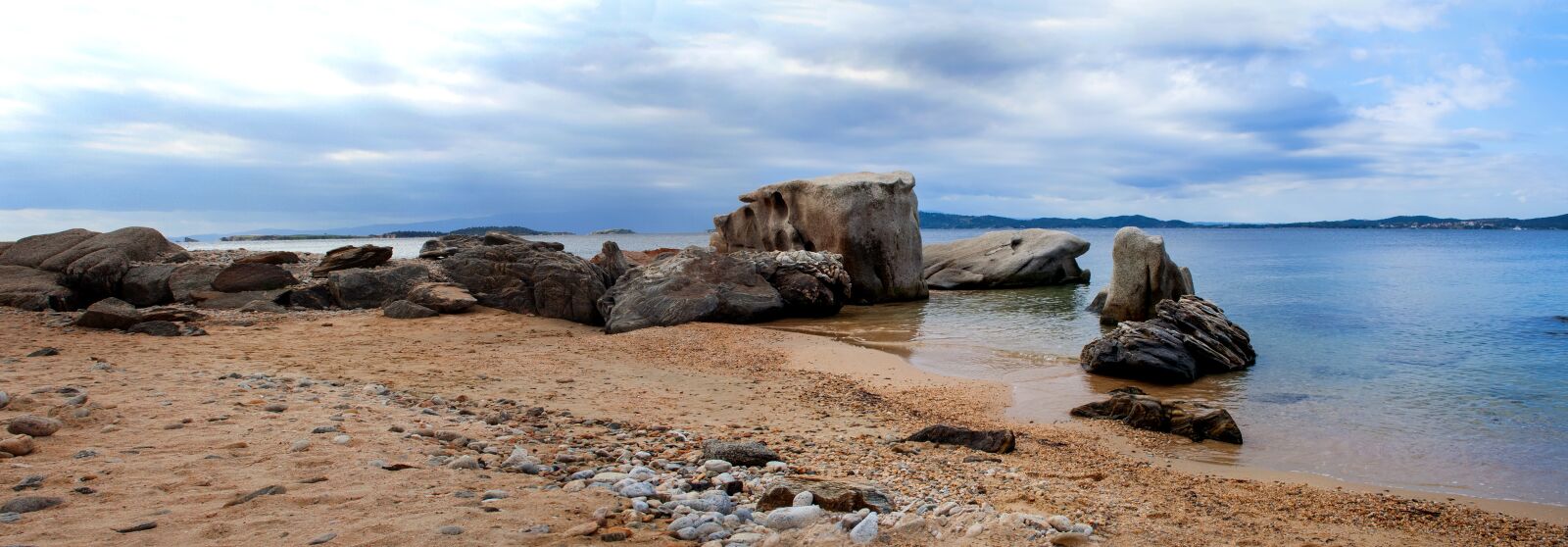 Canon EOS 350D (EOS Digital Rebel XT / EOS Kiss Digital N) sample photo. Sea, beach, stones photography
