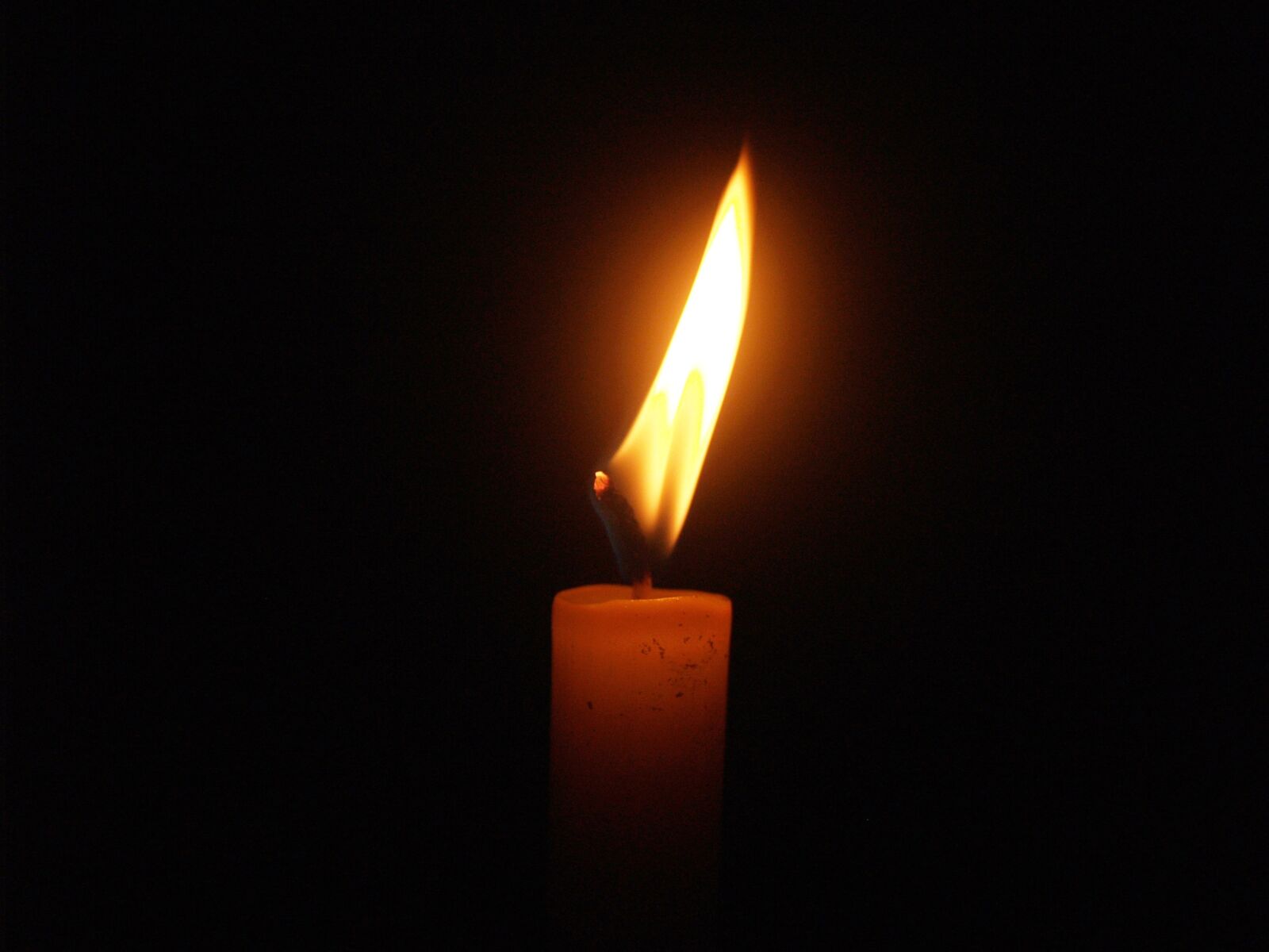 Olympus E-300 (EVOLT E-300) sample photo. Light, death, memorial photography
