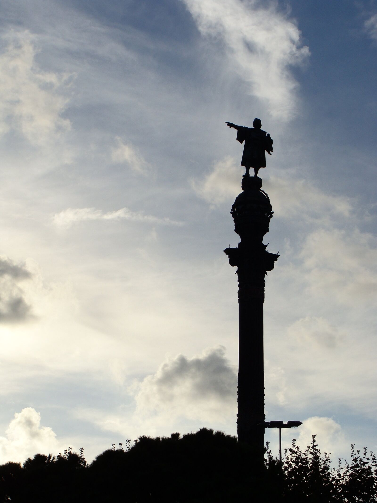 Sony Cyber-shot DSC-H10 sample photo. Columbus, statue, silhouette photography