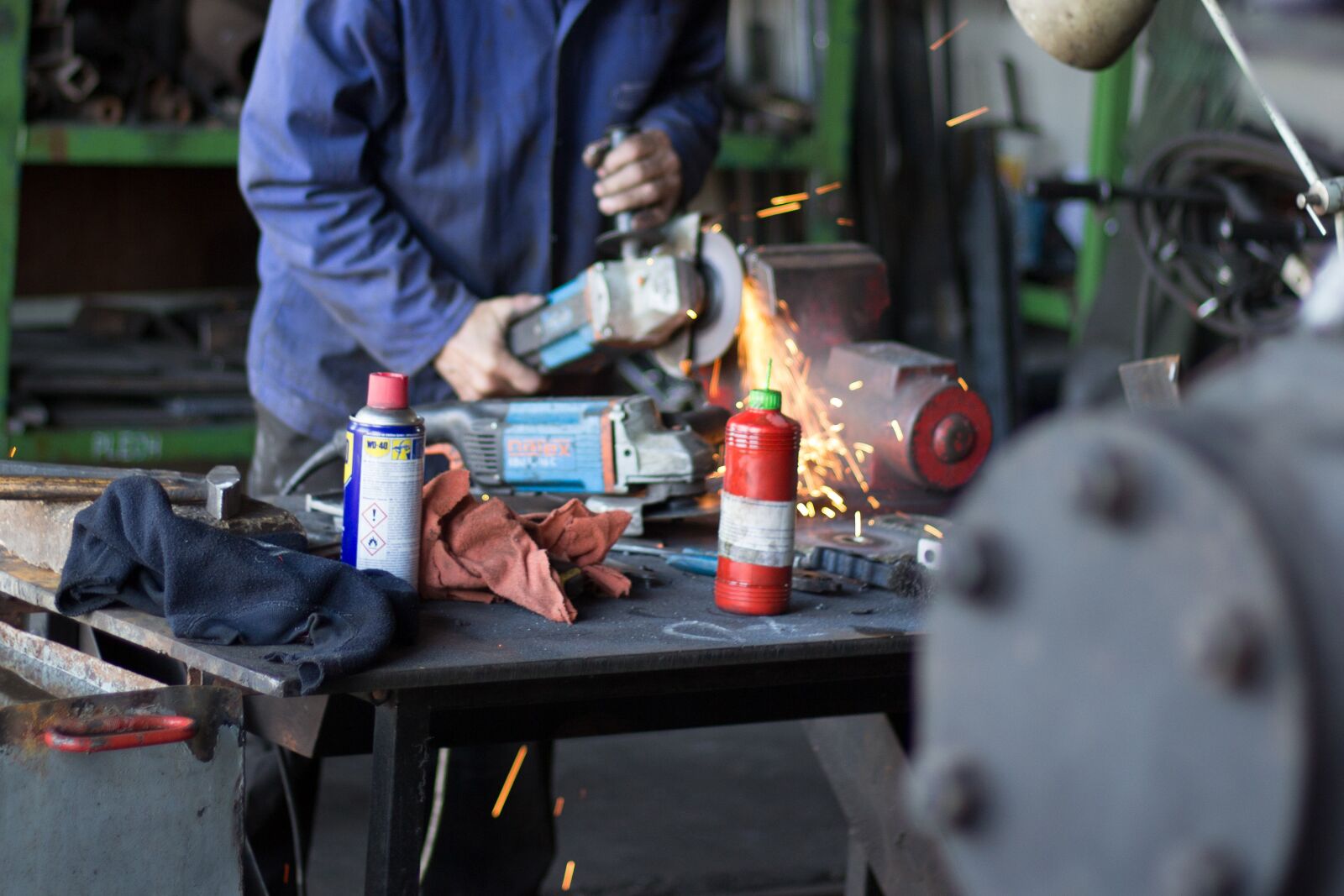 Canon EOS 700D (EOS Rebel T5i / EOS Kiss X7i) sample photo. Industry, tool, oil photography