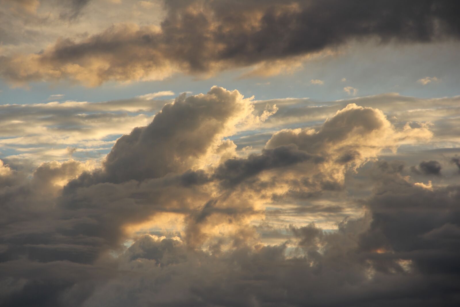Canon EF-S 18-135mm F3.5-5.6 IS sample photo. Clouds, sunset, sky photography