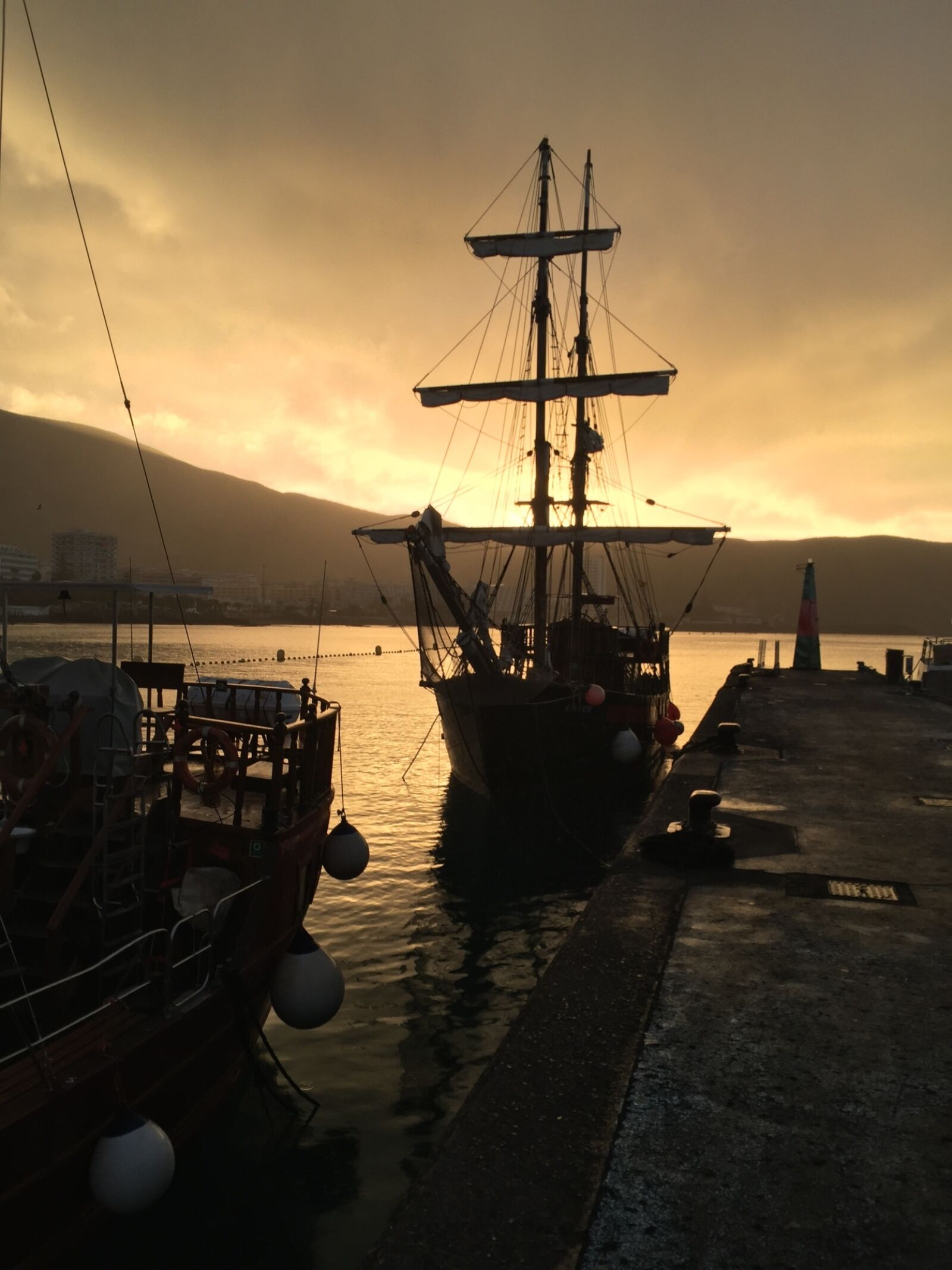 iPhone 6 Plus back camera 4.15mm f/2.2 sample photo. Sunset, boat, sailboat photography