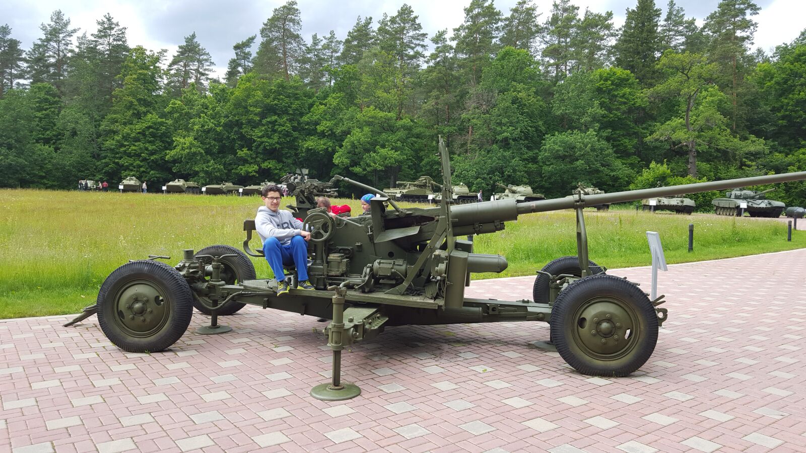 Samsung GALAXY S6 edge sample photo. Artillery, cannon, military photography