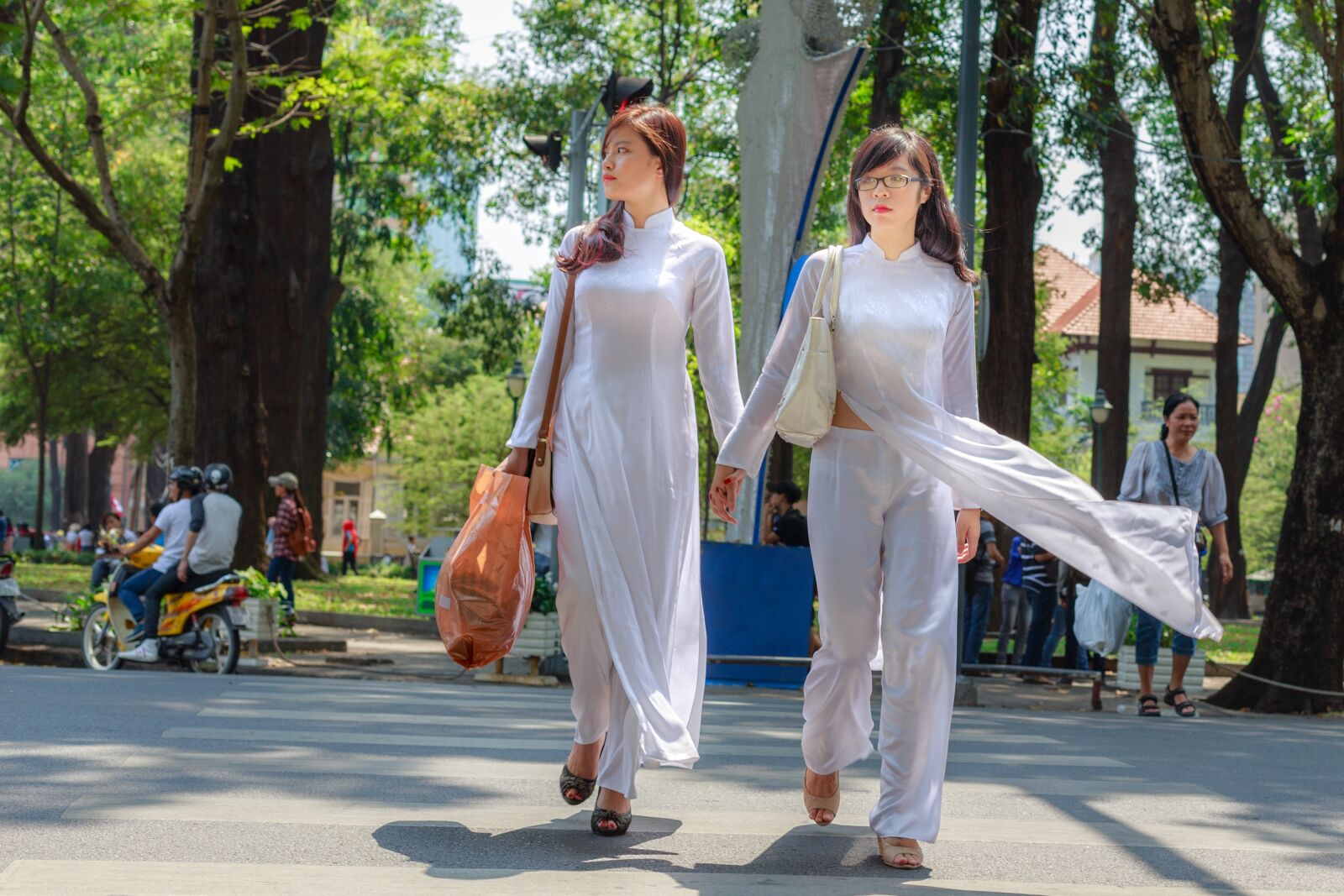 Canon EOS 6D + Canon EF 50mm F1.4 USM sample photo. Vietnam, long coat, page photography