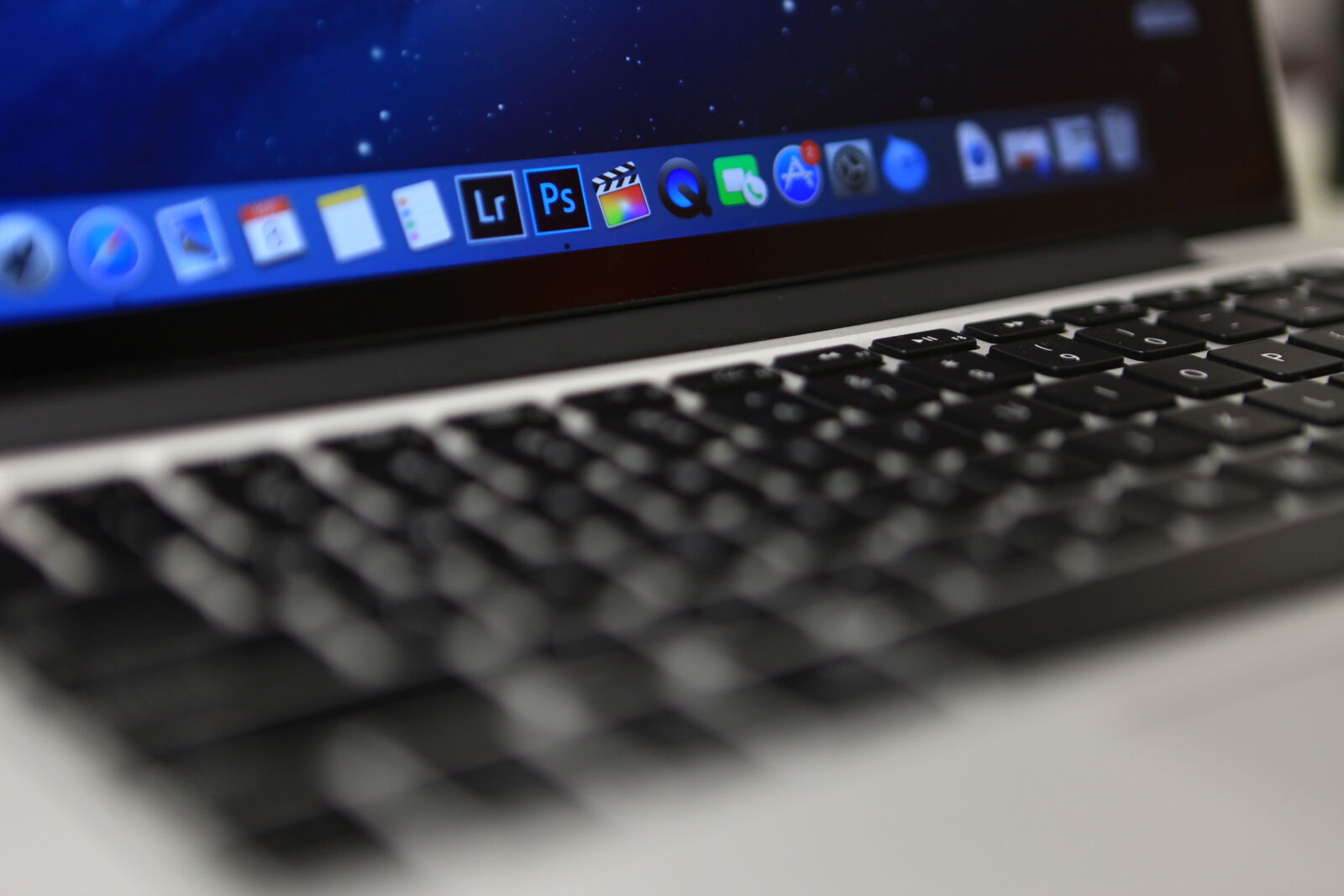 Canon EF 24-70mm F2.8L USM sample photo. Macbook, pro photography