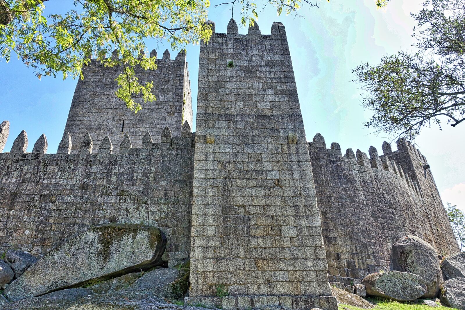 Sony Cyber-shot DSC-RX100 III sample photo. Embattlement, castle, wall photography