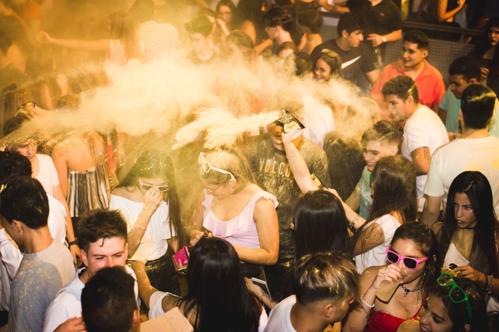 Nikon D3200 sample photo. People, crowd, viewer photography