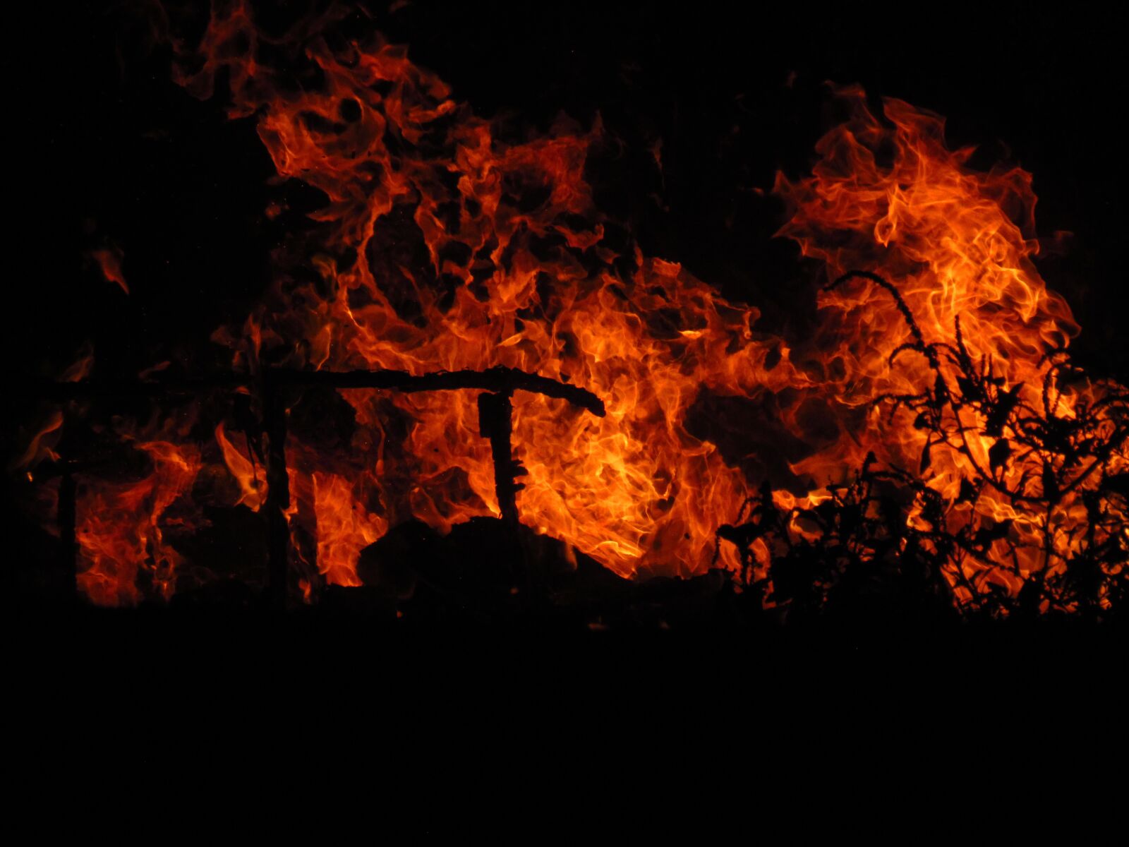 Canon PowerShot SX530 HS sample photo. Fire, the stake, night photography