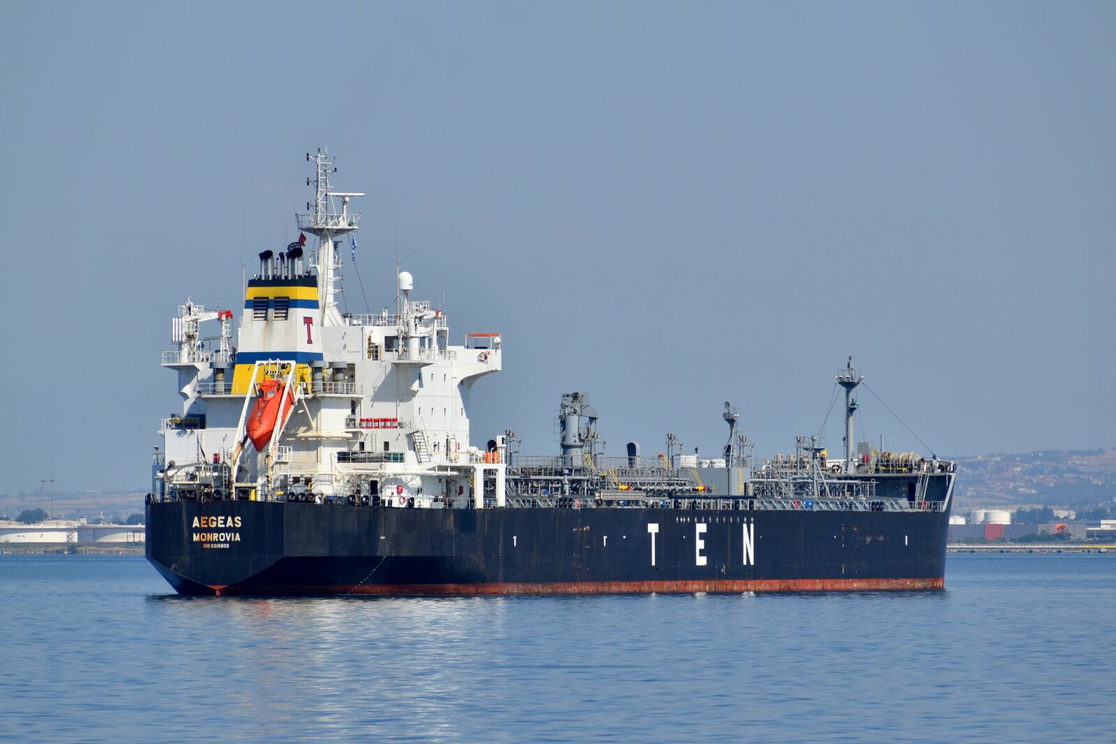 Nikon D3500 sample photo. Ship, oil, sea photography