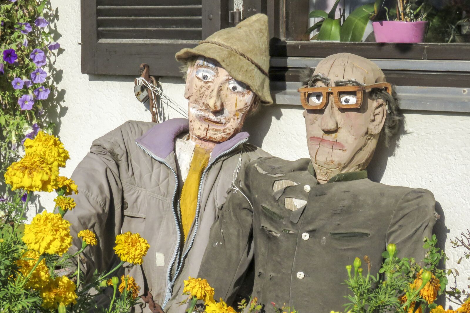 Canon PowerShot SX60 HS sample photo. Puppets, dolls, sitting photography