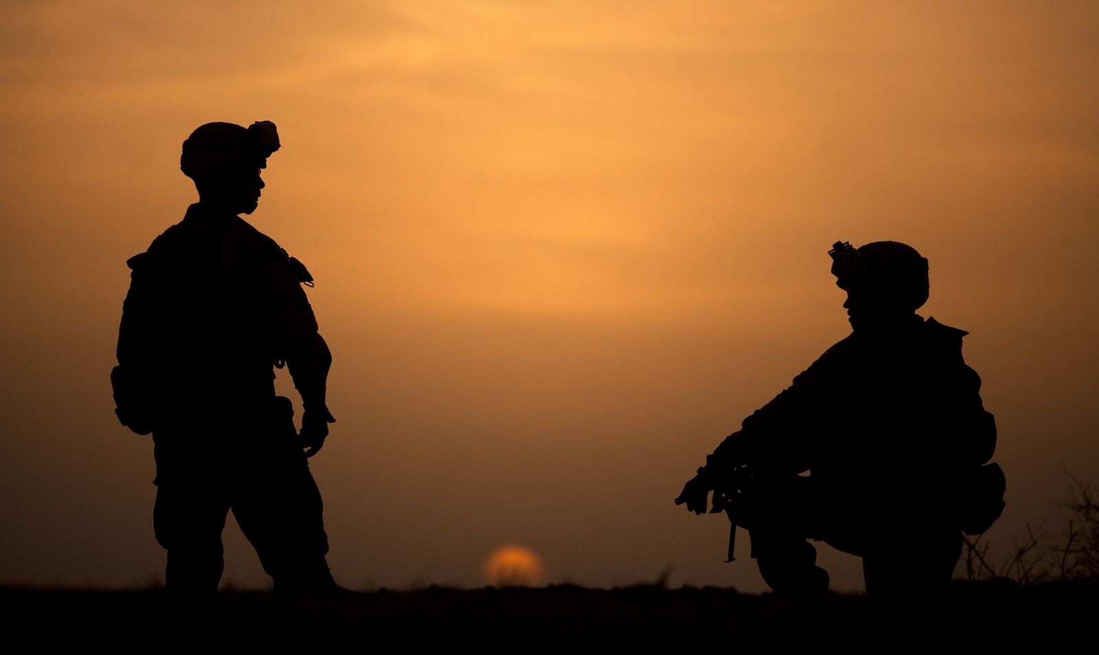 Canon EOS 5D Mark II sample photo. Silhouettes, military, soldiers photography
