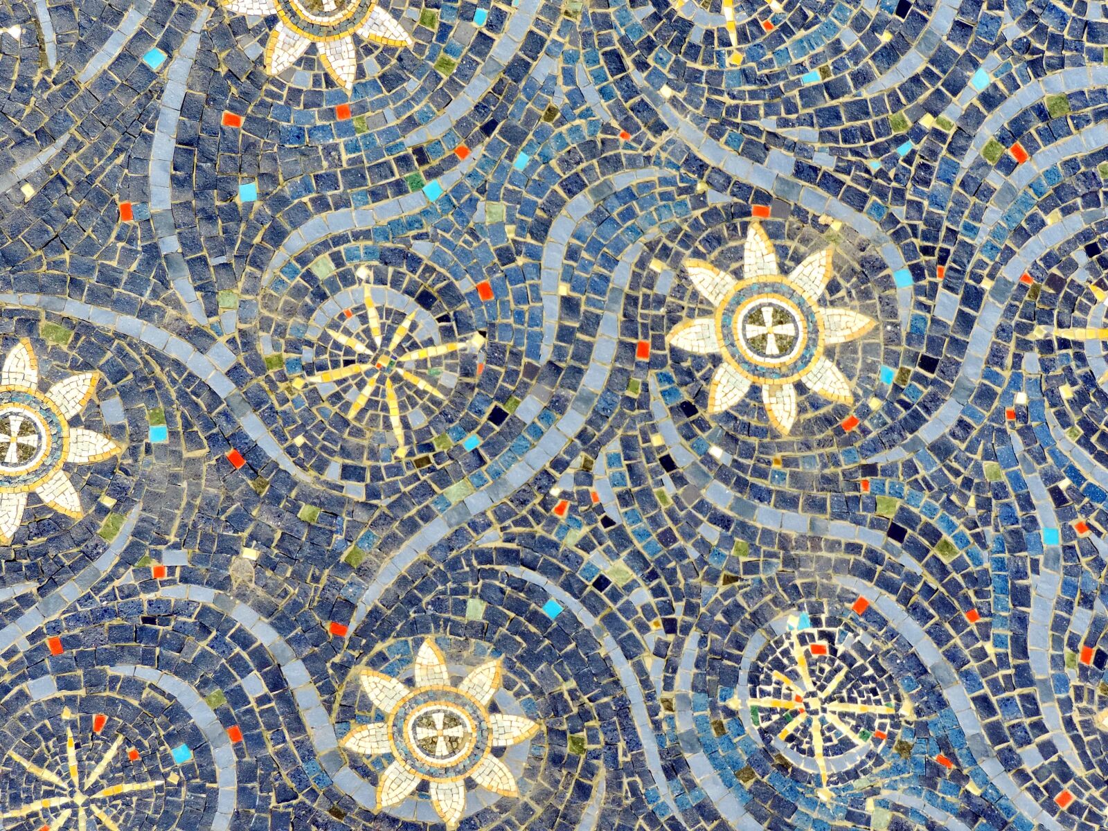Nikon Coolpix P520 sample photo. Arabesque, geometric, pattern, mosaic photography