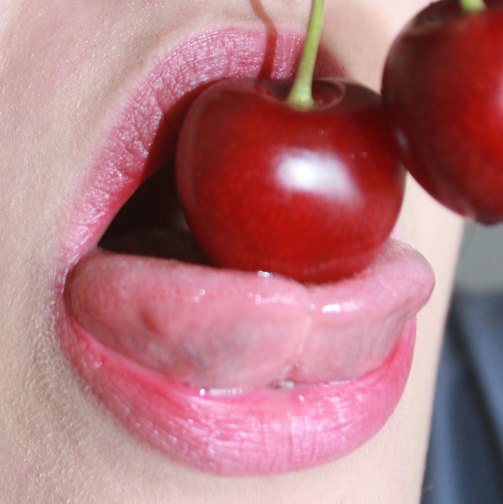 Canon EOS 400D (EOS Digital Rebel XTi / EOS Kiss Digital X) sample photo. Cherry, lips, sweet photography