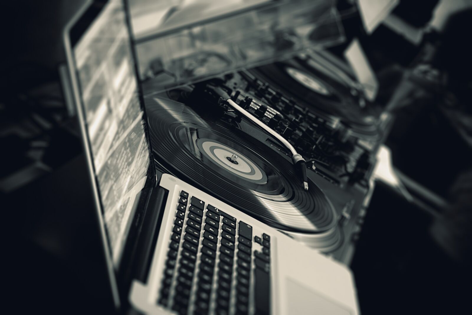 Canon EOS 550D (EOS Rebel T2i / EOS Kiss X4) sample photo. Dj, music, turntable photography