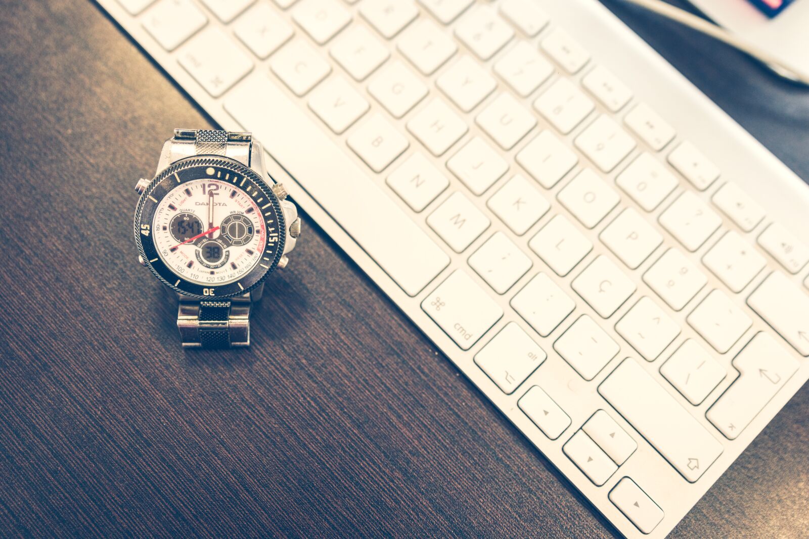 Canon EOS 70D sample photo. Watch, mac, keyboard photography