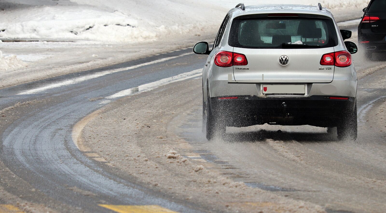 Canon EF-S 55-250mm F4-5.6 IS STM sample photo. Winter, snow, slush photography