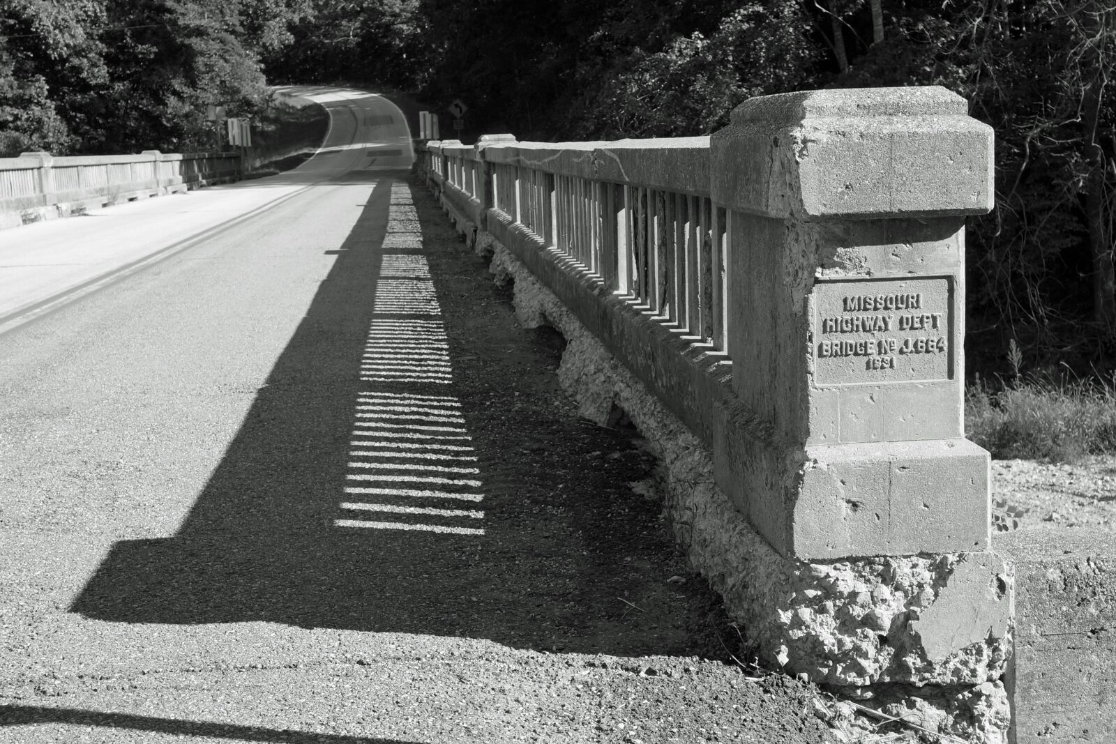 Sony Alpha NEX-F3 + Sony E 18-55mm F3.5-5.6 OSS sample photo. Black and white, bridge photography