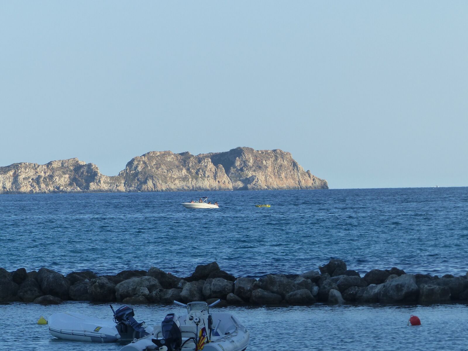 Panasonic Lumix DMC-FZ200 sample photo. Coast, beach, sea photography