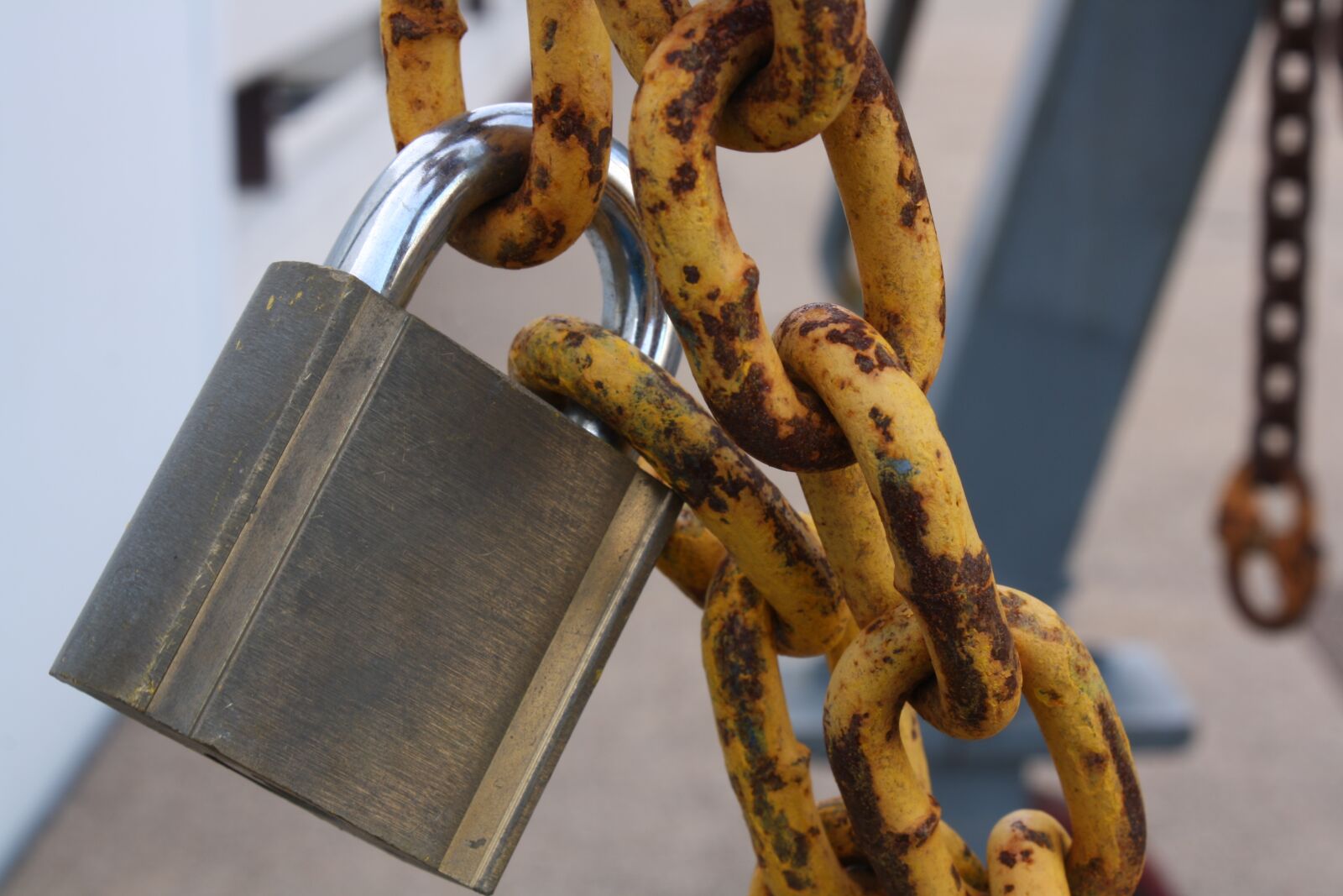 Canon EOS 1000D (EOS Digital Rebel XS / EOS Kiss F) sample photo. Chain, lock, padlock photography