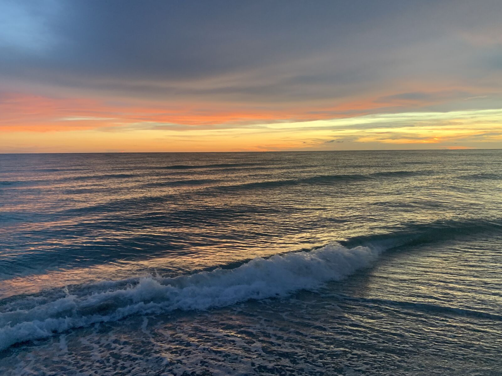 iPhone XR back camera 4.25mm f/1.8 sample photo. Beach, sea, summer photography