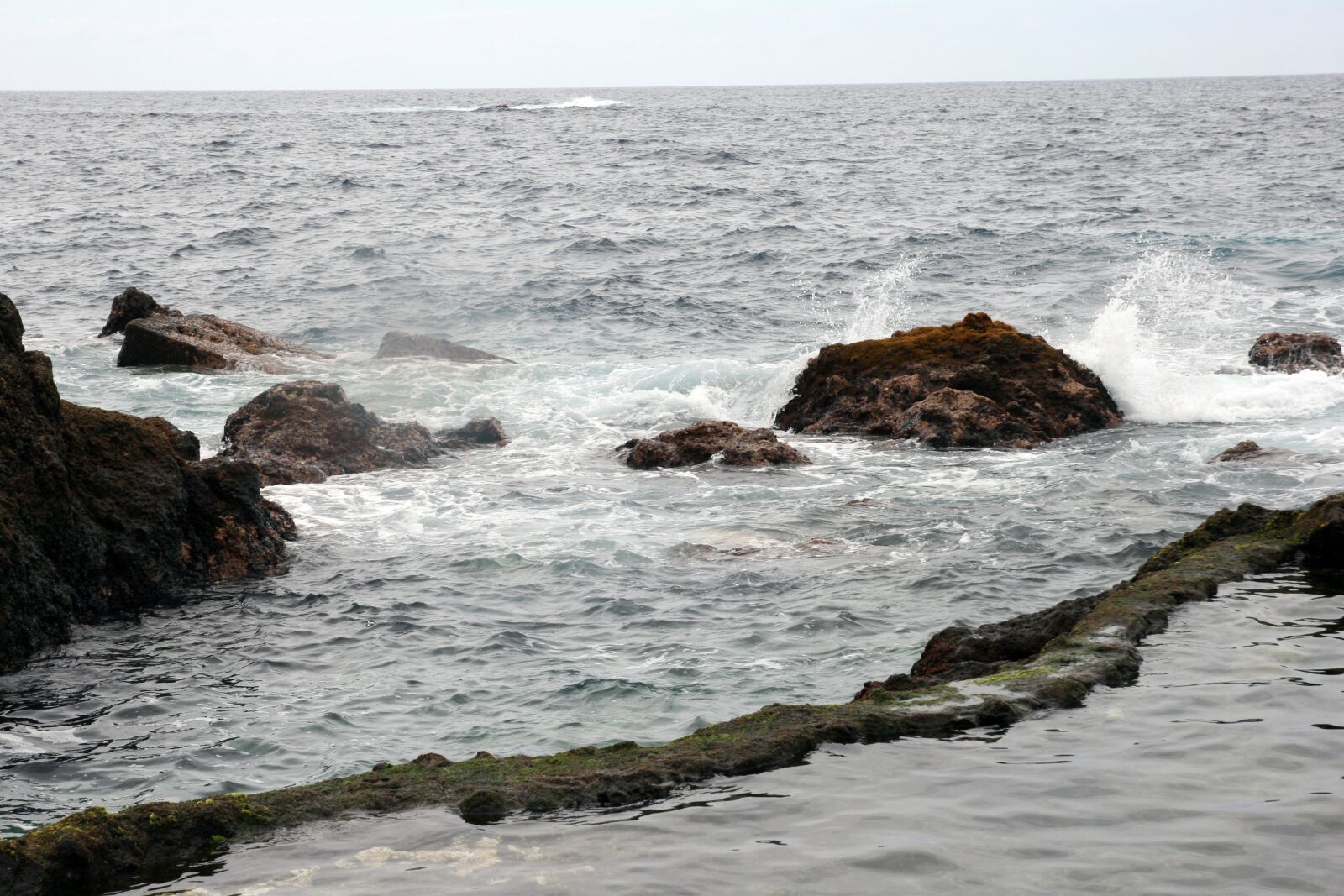 Canon EOS 400D (EOS Digital Rebel XTi / EOS Kiss Digital X) sample photo. Water, sea, rock photography