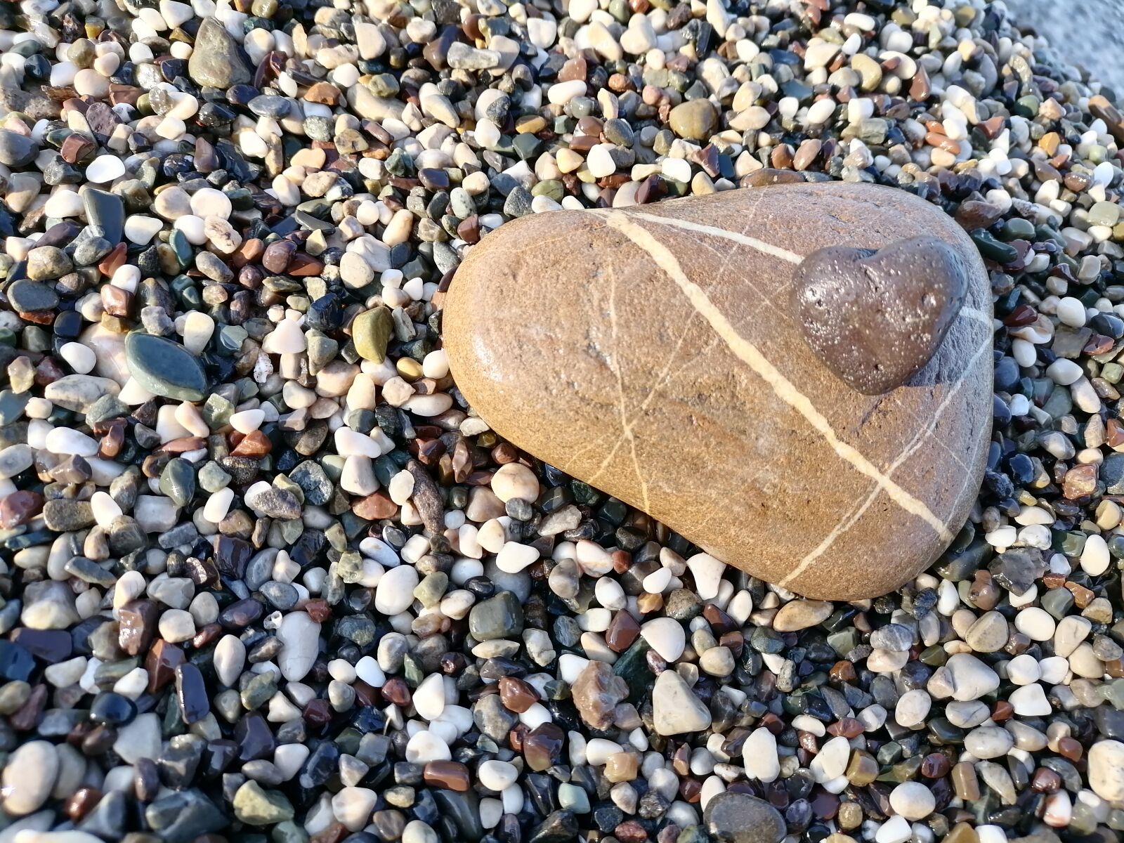 HUAWEI ART-L29 sample photo. Sea, beach, sea pebbles photography