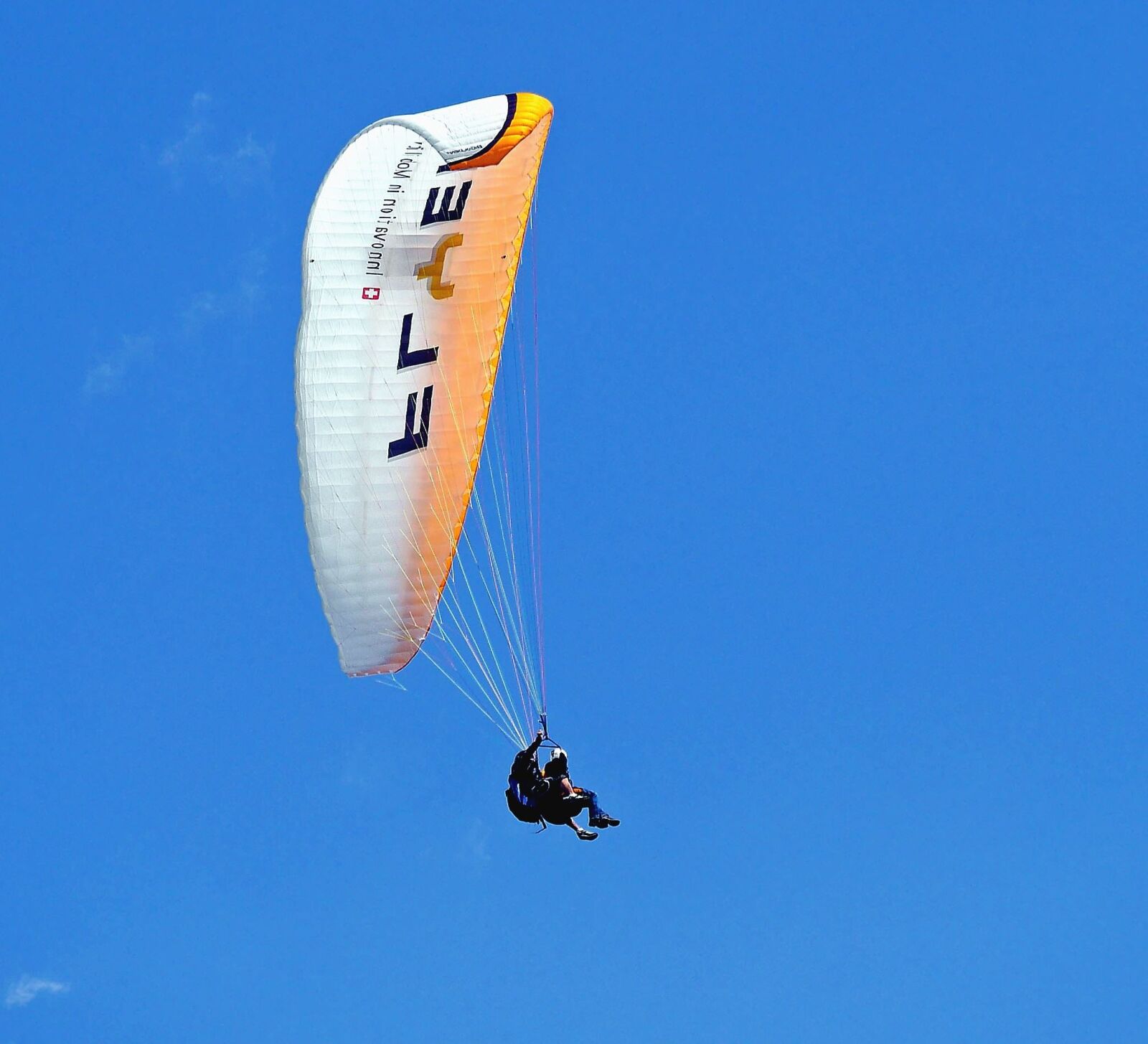 Panasonic Lumix DMC-GH3 sample photo. Parachute, plane, jump, sky photography